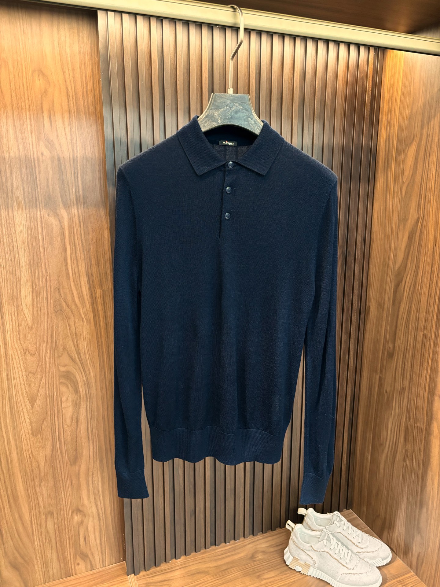 New#🟥kiton 翻领羊毛衫，用细腻纤维编织时光韵味，于一针一线间，诉说永恒优雅，在男士高端针织服饰