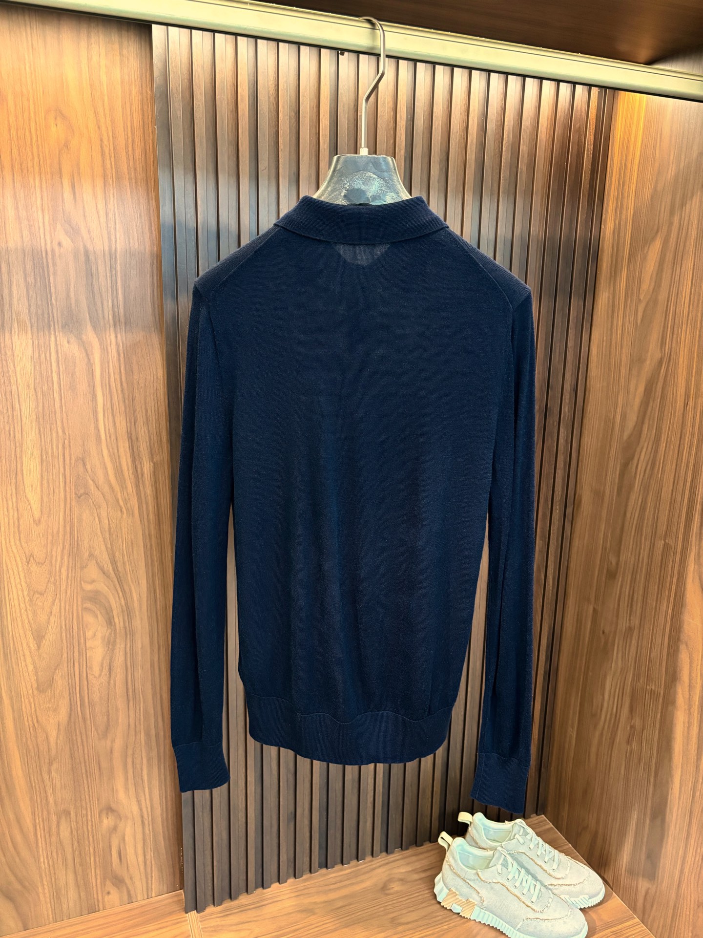 New#🟥kiton 翻领羊毛衫，用细腻纤维编织时光韵味，于一针一线间，诉说永恒优雅，在男士高端针织服饰