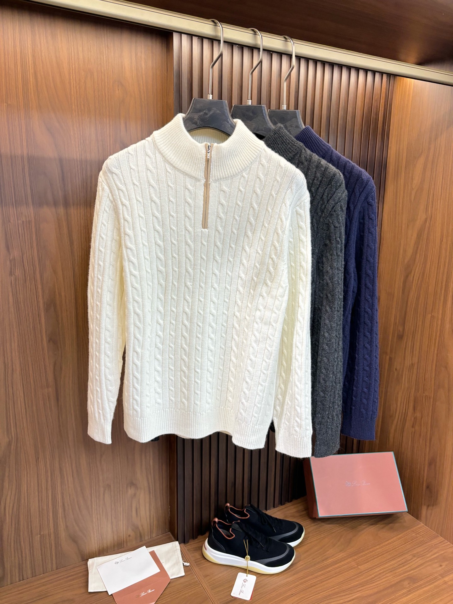 NO:567726,Classic twist knitted cashmere sweater--showing details and quality】,,alexander wang19860909经典麻花编织羊绒羊毛衫--尽显细节品质】,,alexander wang,Men's clothing