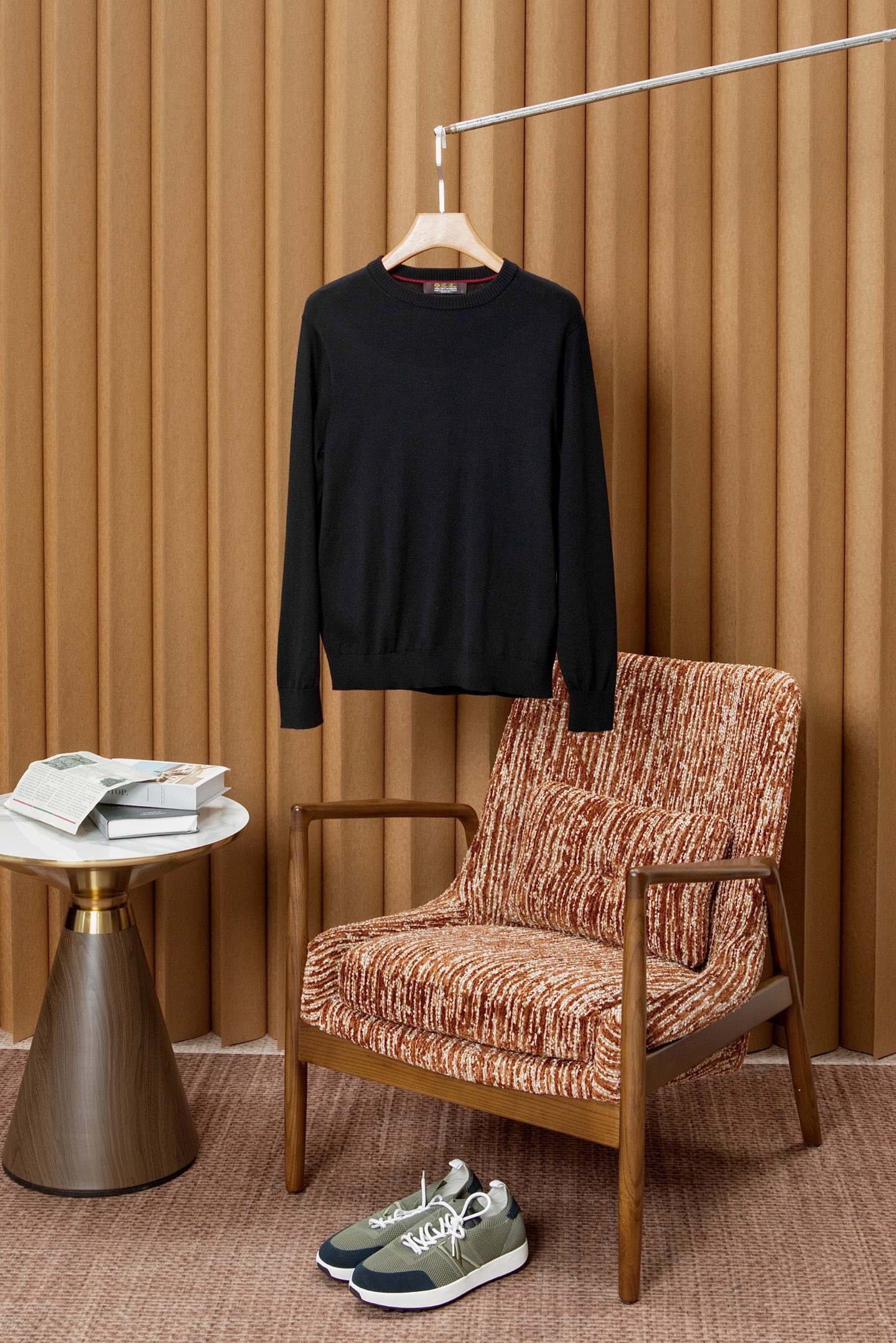 NO:609406,New# Loro pian - Pian Ya classic round neck woolen sweater. In the field of men's high-end knitted clothing, this woolen sweater is the culmination of the brand's exquisite craftsmanship and excellent quality. It is made of high-quality wool raw materials, feels soft and silky, and fits the skin as gently as a cloud, giving the body the ultimate care. Its excellent protection is selected  The warm and moist texture of pure wool, the fiber is as fine as clouds, soft and waxy when worn next to the body. The delicate fiber is used to weave the charm of time, telling timeless elegance in every stitch. The knitting technique is tight but not heavy, so that the sweater has a crisp shape while retaining the airy feel of wool. It will not deform after being worn for a long time and has an online pilling resistance. The casual business sense of the classic traditional round neck is a bit more Italian laziness.  Customized shell buttons, the warm luster echoes the texture of wool, and the clearly engraved brand logo is a low-key code that only knowledgeable people will understand. Invincible and versatile, with wide compatibility, it is the first choice for urban elite men!  Color Black Blue Navy Size M-4XL (48-58),,loro piana,sweaters,alexander wang19860909New# Loro pian 诺悠-翩雅经典圆领羊毛衫,在男士高端针织服饰领域,这款羊毛衫更是品牌精湛工艺与卓越品质的集大成者. 精选上乘羊毛原料,触感柔软丝滑,如同云朵般轻柔地贴合肌肤,给予身体极致的呵护.其出色的保精选 纯羊毛的温润质感,纤维细腻如云朵,贴身穿软糯亲,用细腻纤维编织时光韵味,于一针一线间,诉说永恒优雅. 针织工艺紧密却不厚重的织法,让毛衣既有挺括的型,又保留羊毛的空气感,久穿不变形,抗起球能力在线.经典传统 圆领的休闲商务感,多了几分意式慵懒. 定制贝壳纽扣,温润光泽与羊毛质感呼应,刻字清晰的品牌标识,是懂行人才懂的低调暗号.无敌的百搭,兼容性广泛,都市精英男士首选！ 颜色黑色 蓝色 藏蓝色 码数M-4XL（48-58）,,loro piana,sweaters,alexander wang,Men's clothing