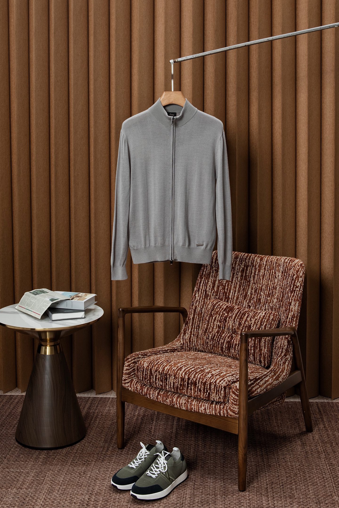 NO:609418,New# brioni New style is coming!  Wool men's full-zip cardigan sweater jacket has a refreshing and capable small stand-up collar design. The unique weaving process allows the texture to show subtle light and dark changes under the light. It is low-key yet stylish, and inadvertently shows your extraordinary taste.  The tight texture creates a thick stand-up collar, which naturally draws in the tall and straight collar without showing off the flesh or fat; coupled with the exquisite metal zipper pull decoration, it is full of high-quality details. The overall style is simple and elegant, casual and versatile. The upper body is stylish and stylish, and can be worn as a jacket. It looks good with a solid color shirt or a T-shirt. It is also OK to wear with a coat and down jacket. It can be easily applied to both business and leisure. You can wear it with a full trendy gentleman style!  The thickness is just right, the warmth retention is very good, the hand feels extremely soft and comfortable, and there is no sense of irritation when worn close to the body. The drape is also great, and it will not pill or deform after being worn for a long time!  Color Blue Gray Size M-4XL (48-58),,jackets & coats,sweaters,shirts,tees,t-shirt,down jacket,alexander wang19860909New# brioni 新款来袭！羊毛男士全拉链开衫毛衣外套,清爽干练的小立领设计,独特的编织工艺,让纹理在光线下呈现出微妙的明暗变化,低调又不失格调,不经意间彰显你的不凡品味. 搭配紧密的纹理打造出厚实的立领,自然收出挺拔的着不显肉不显肥；再配上精美金属质感拉链头装饰,满满高品质细节感,整体风格简单大方,休闲百搭.上身有型有格调,可当外套穿着,内搭纯色衬衫或者T恤都很好看,外搭大衣羽绒服也OK,商务休闲皆可轻松应对,随意搭配都能穿出满满的新潮绅士风！ 厚度刚刚好,保暖性很好,手感极致柔软舒适,贴身穿着也毫无扎感,垂坠感也超赞,久穿久洗不起球不变形！ 颜色蓝色 灰色 码数M-4XL (48-58）,,jackets & coats,sweaters,shirts,tees，t-shirt,down jacket,alexander wang,Men's clothing