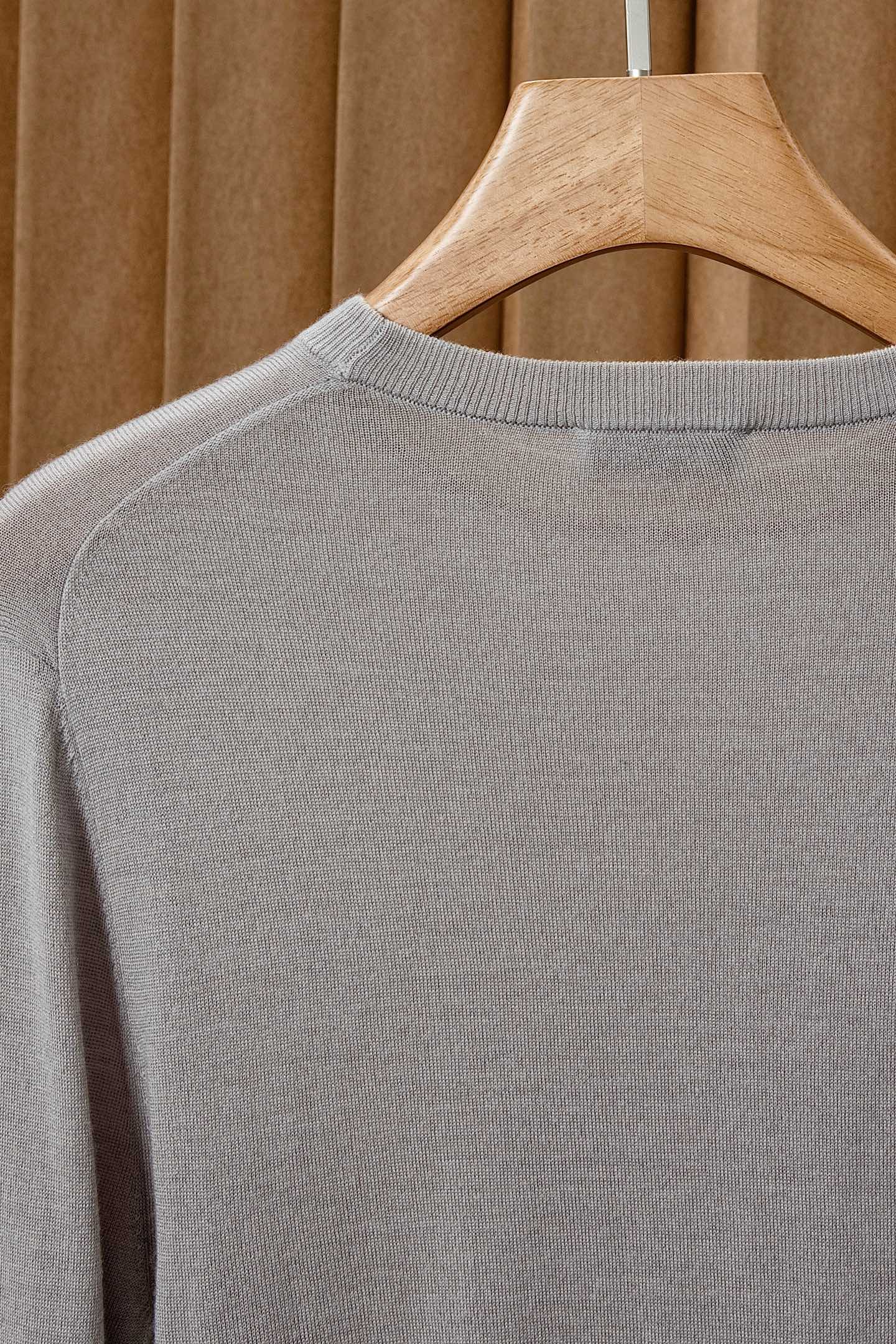 New#🟥BC 秋冬的温暖无优雅，经典的圆领男士羊毛衫。展现出休闲而优雅的风格。每一处细节都经过精心雕琢