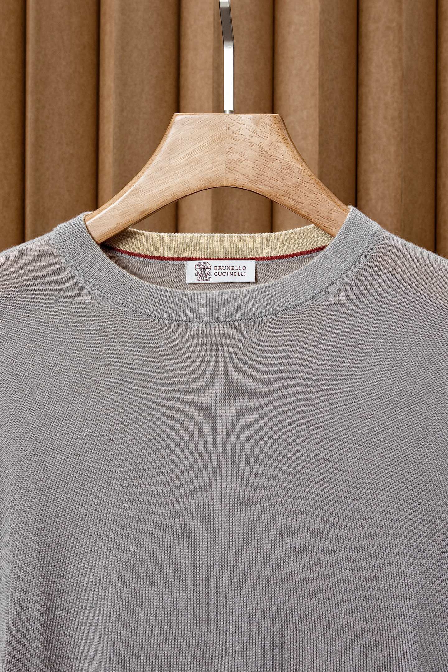 New#🟥BC 秋冬的温暖无优雅，经典的圆领男士羊毛衫。展现出休闲而优雅的风格。每一处细节都经过精心雕琢