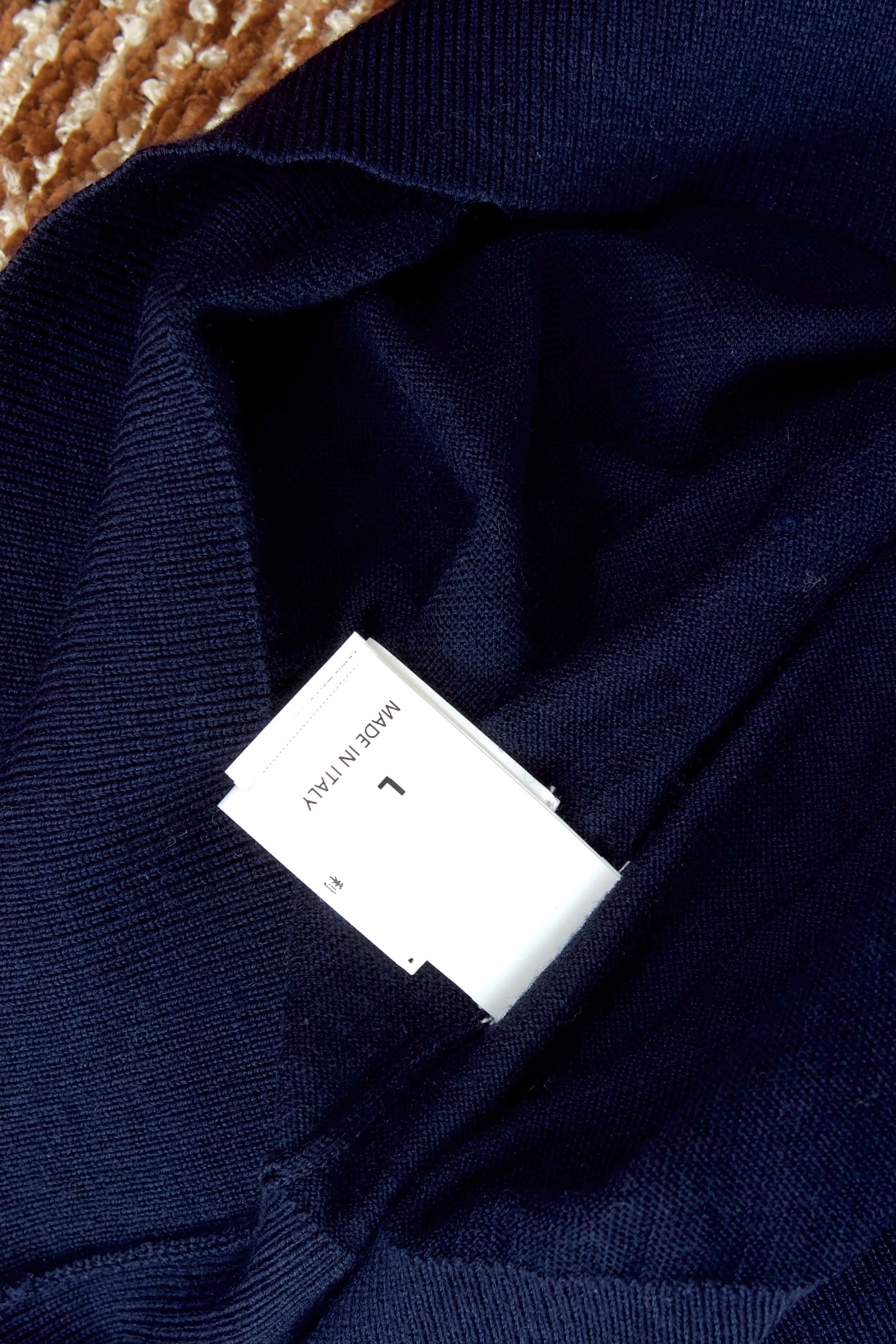 New#🟥BC 秋冬的温暖无优雅，经典的圆领男士羊毛衫。展现出休闲而优雅的风格。每一处细节都经过精心雕琢