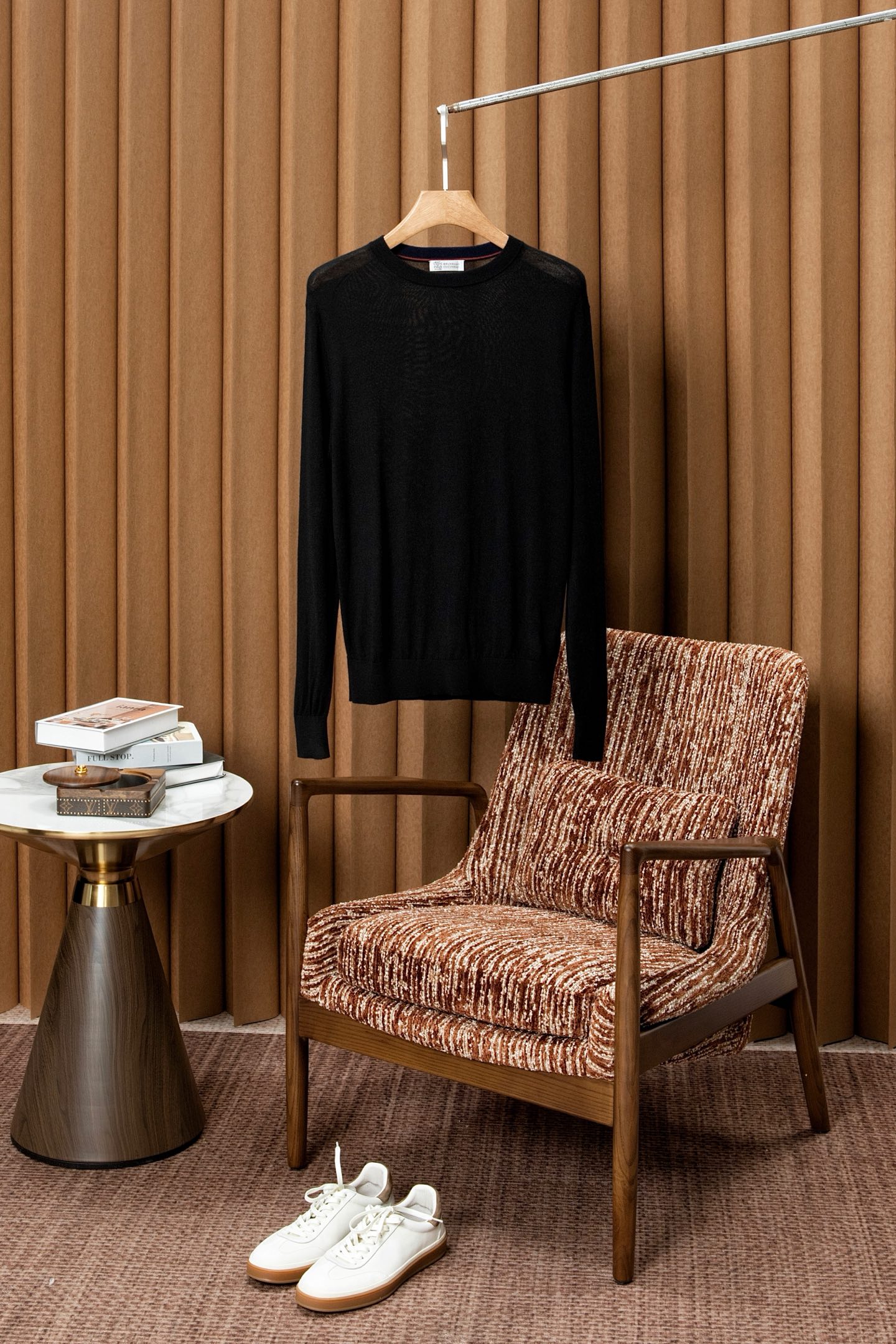 NO:609377,New# BC is warm and elegant in autumn and winter. The classic round neck men's woolen sweater shows a casual and elegant style. Every detail has been carefully carved, with clear texture and smooth lines, reflecting the craftsman's exquisite skills and ultimate pursuit of quality.  Selected pure wool fabrics. Wool is known as the 'Queen of Fibers' and is famous for its softness, lightness and excellent thermal insulation properties. It feels as delicate as silk, and your skin feels like it is gently wrapped by clouds when you touch it, bringing you the ultimate comfortable experience. Wool has excellent thermal insulation properties and can effectively resist the cold, keeping you warm as spring in autumn and winter.  The round neck design is simple and elegant, fitting the neck line, keeping warm and comfortable; it is not easy to deform and is more durable. The clothes are tailored to fit, which can well modify the body shape and show your gentlemanly elegance!  Color Black Blue Gray Size M-4XL (48-58),,alexander wang19860909New# BC 秋冬的温暖无优雅,经典的圆领男士羊毛衫.展现出休闲而优雅的风格.每一处细节都经过精心雕琢,纹理清晰,线条流畅,体现了匠人的精湛技艺和对品质的极致追求. 精选采用纯羊毛面料,羊毛素有“纤维皇后”的美誉,以其柔软、轻盈和卓越的保暖性能而闻名.触感细腻如丝,轻触肌肤仿佛被云朵温柔包裹,给您带来极致的舒适体验.羊毛保暖性能极佳,能有效抵御寒冷,让您在秋冬季节保持温暖如春. 圆领设计简洁大方,贴合颈部线条,既保暖又舒适；不易变形,穿着更加耐穿.衣服的版型剪裁合身,能够很好地修饰身形,展现出您的优绅士优雅！ 颜色黑色 蓝色 灰色 码数M-4XL（48-58）,,alexander wang,Men's clothing