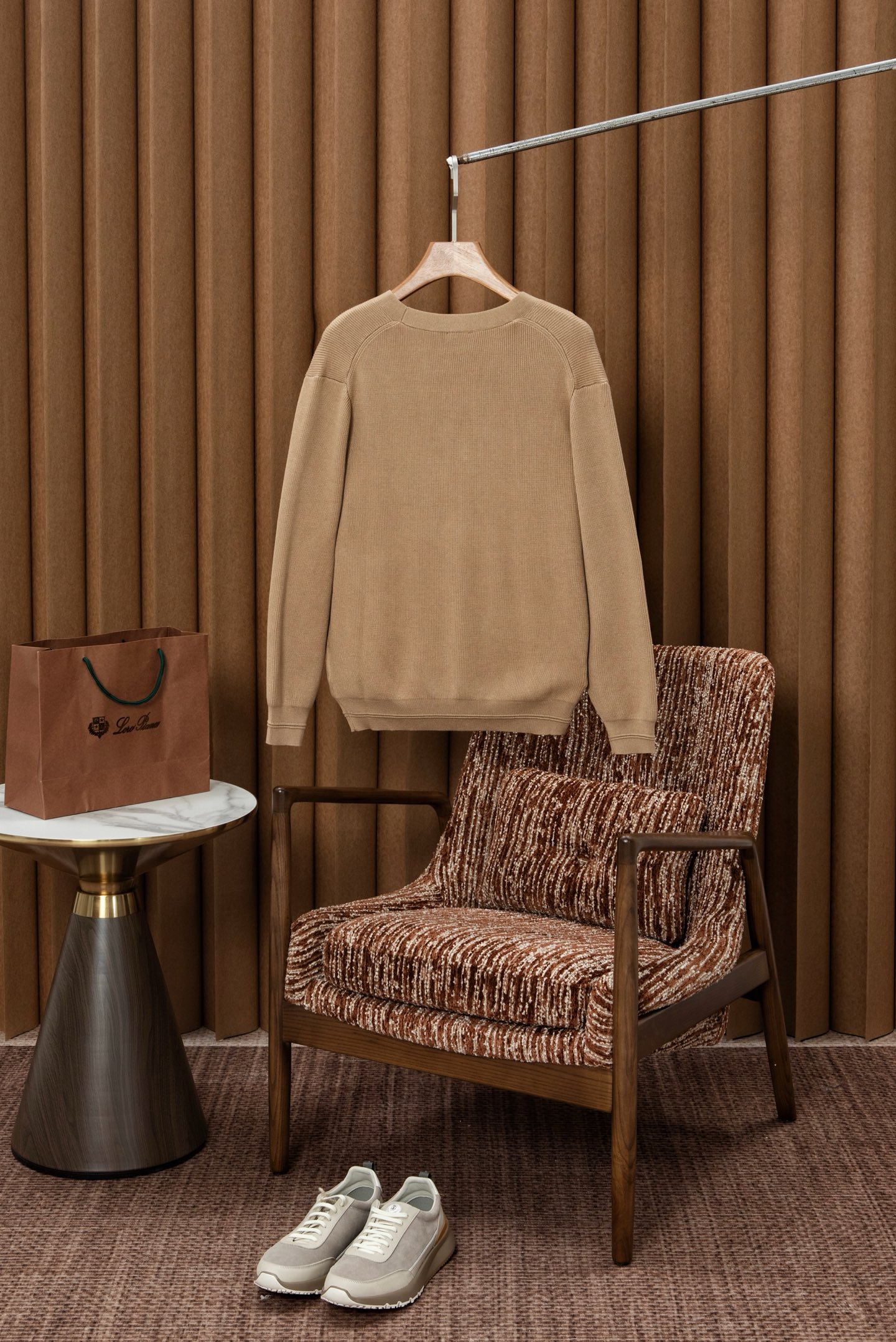 New#🟥kiton 其独特的V领老钱风开衫毛衣，线条展现出岁月沉淀的优雅与从容。经典与奢华的完美融合，