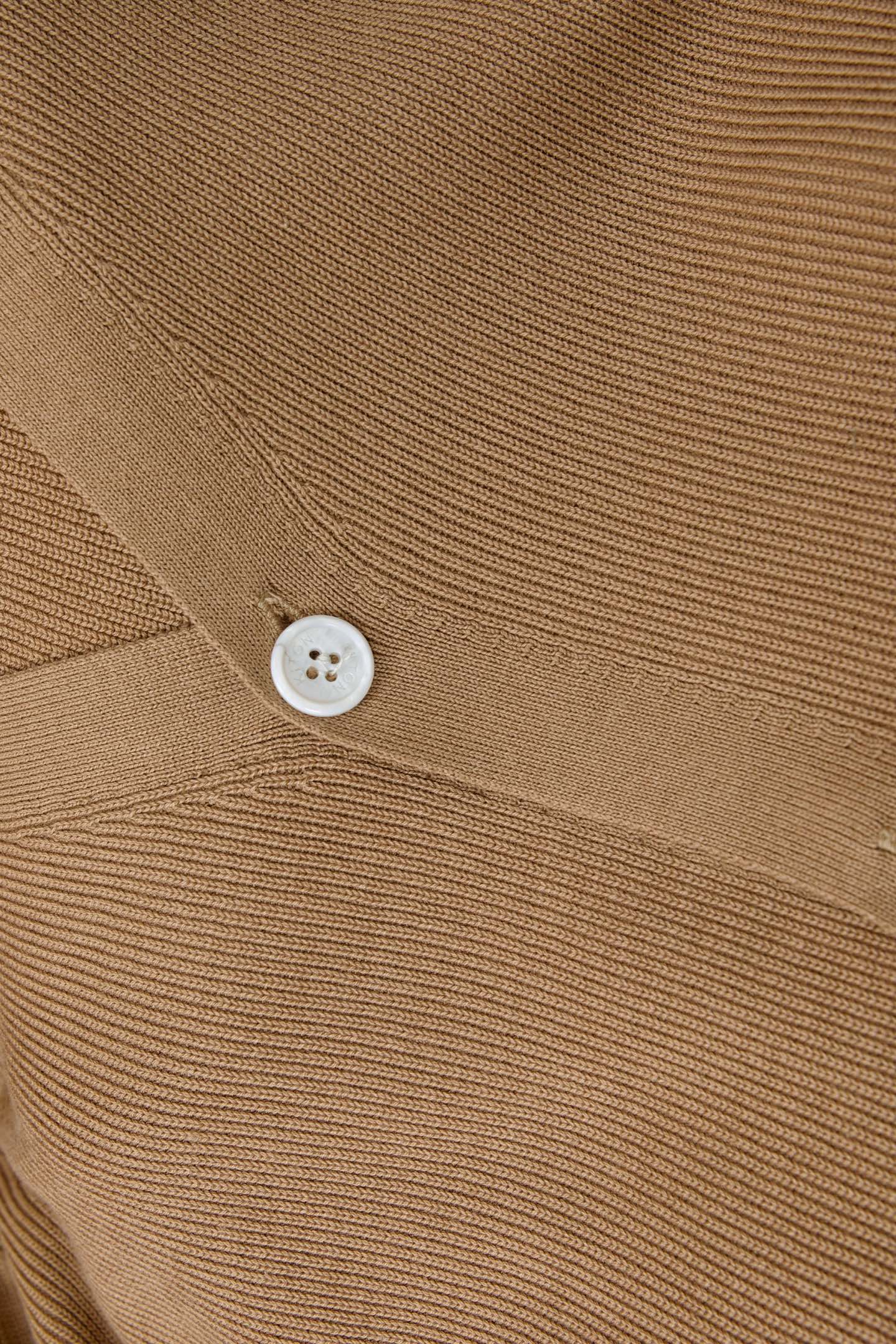 New#🟥kiton 其独特的V领老钱风开衫毛衣，线条展现出岁月沉淀的优雅与从容。经典与奢华的完美融合，