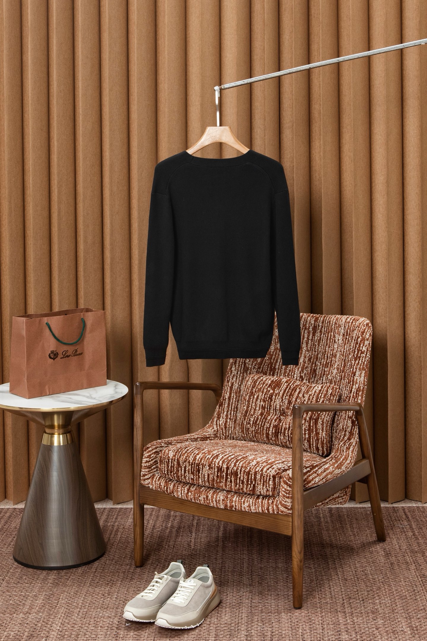 New#🟥kiton 其独特的V领老钱风开衫毛衣，线条展现出岁月沉淀的优雅与从容。经典与奢华的完美融合，