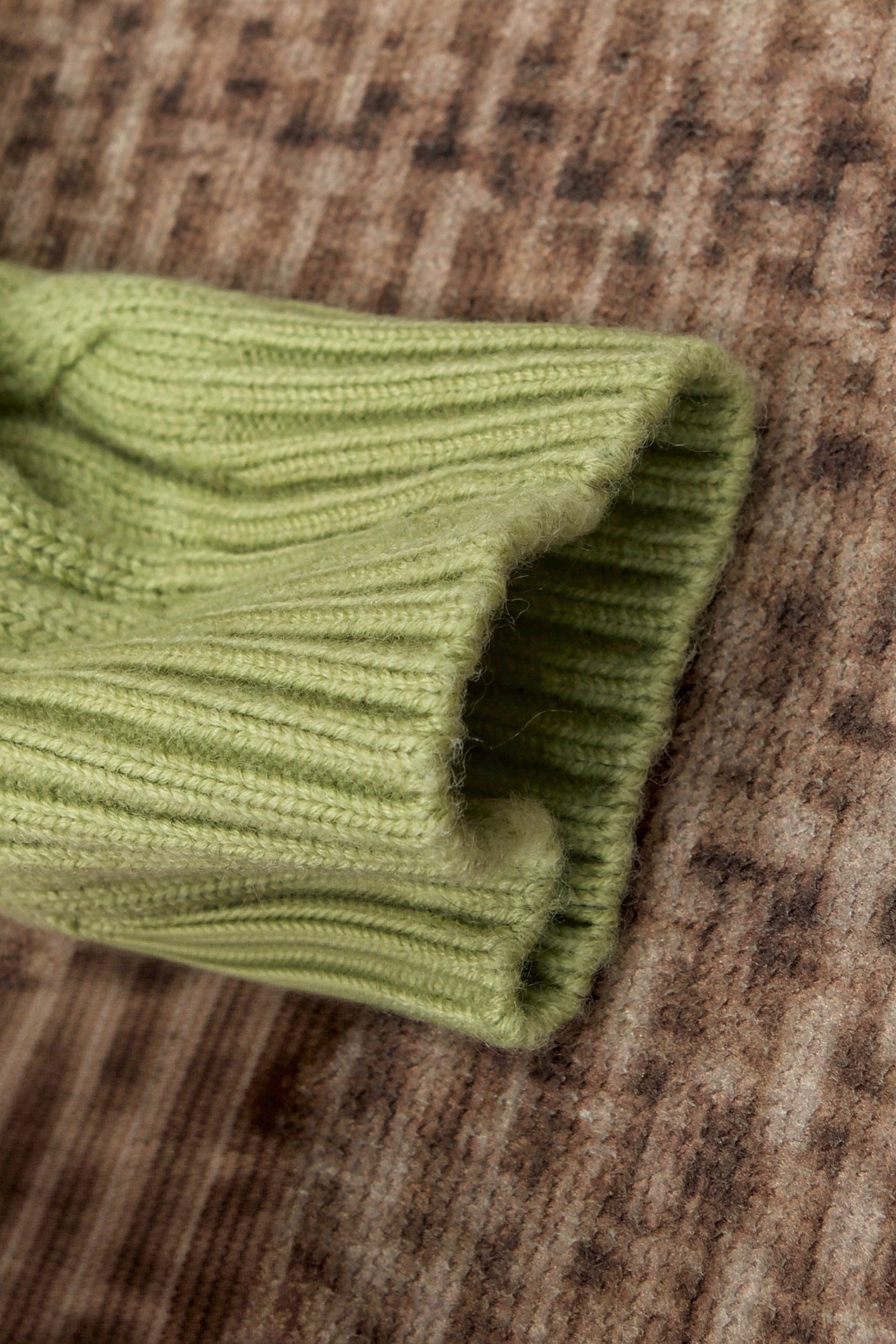 New#🟥lP🆕 经典麻花辫织法复古混纺羊绒纱线羊绒衫，探索时尚的复古潮流，lP🆕家为您呈现一款独具匠心