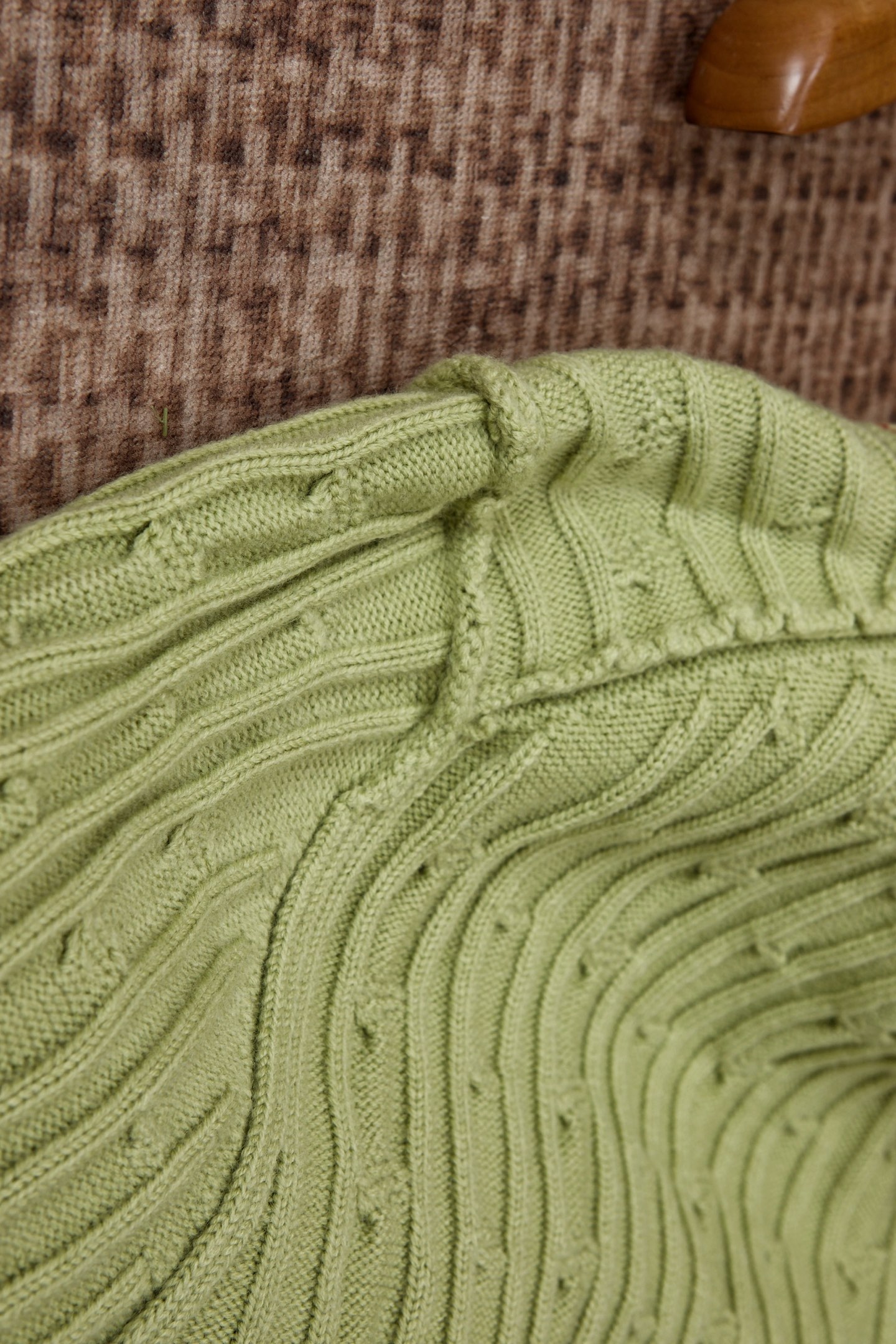 New#🟥lP🆕 经典麻花辫织法复古混纺羊绒纱线羊绒衫，探索时尚的复古潮流，lP🆕家为您呈现一款独具匠心