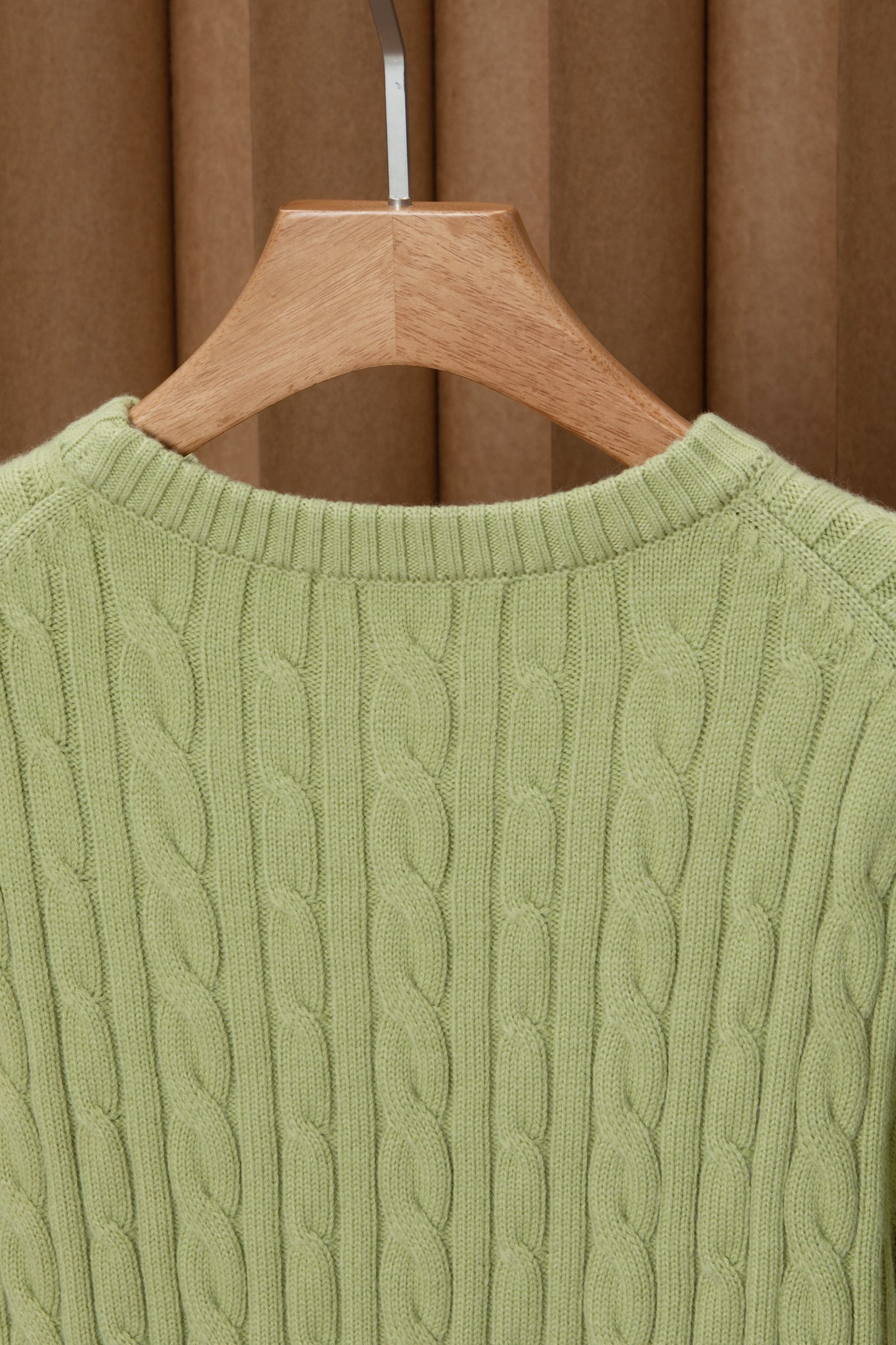 New#🟥lP🆕 经典麻花辫织法复古混纺羊绒纱线羊绒衫，探索时尚的复古潮流，lP🆕家为您呈现一款独具匠心