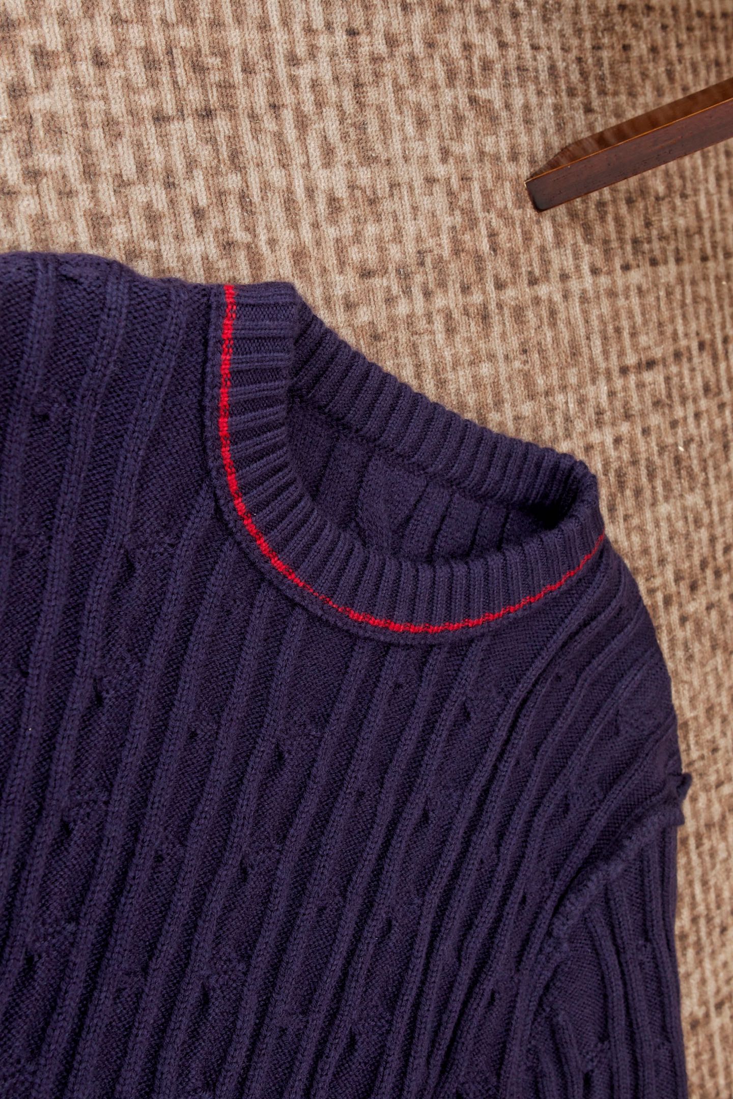 New#🟥lP🆕 经典麻花辫织法复古混纺羊绒纱线羊绒衫，探索时尚的复古潮流，lP🆕家为您呈现一款独具匠心