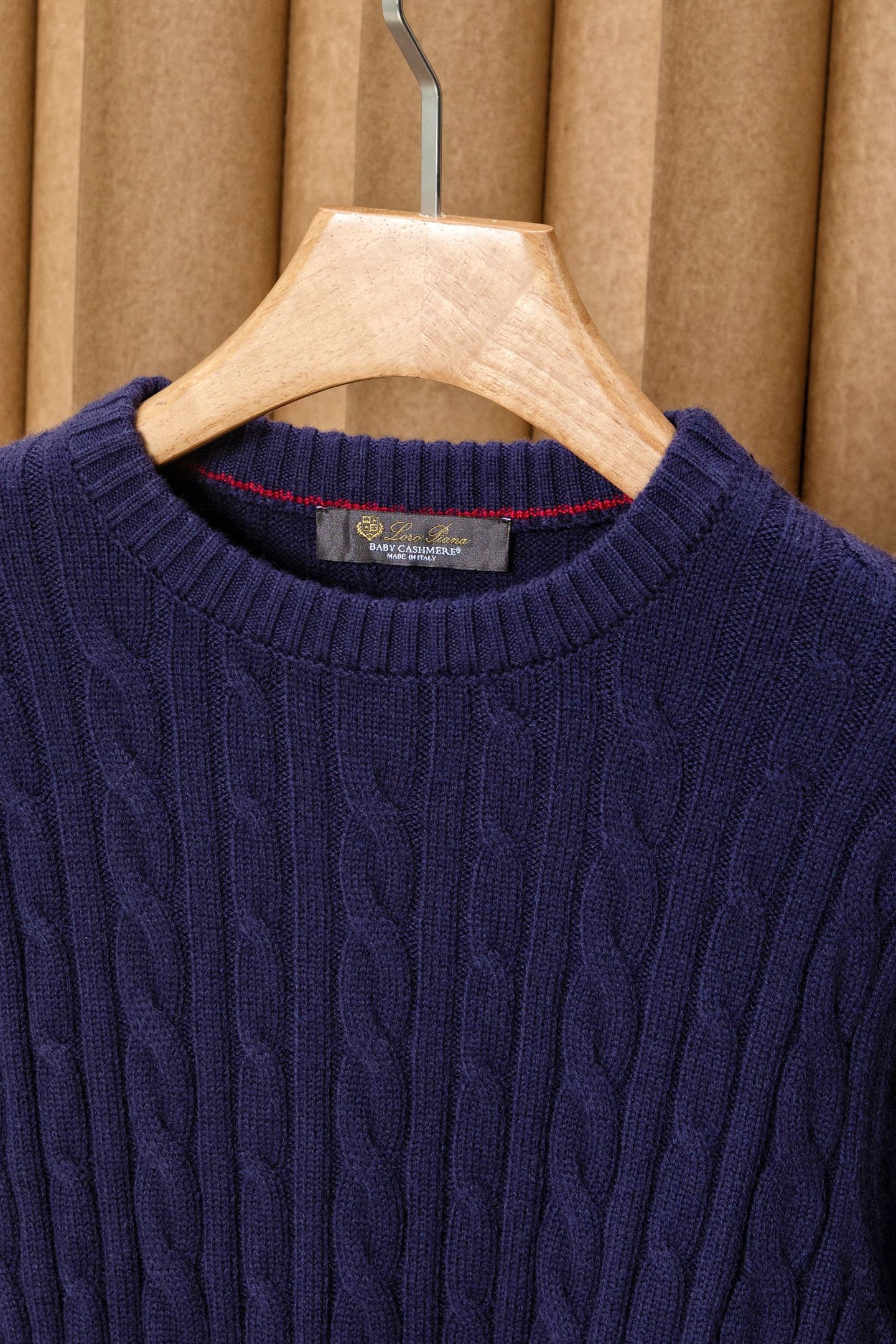 New#🟥lP🆕 经典麻花辫织法复古混纺羊绒纱线羊绒衫，探索时尚的复古潮流，lP🆕家为您呈现一款独具匠心