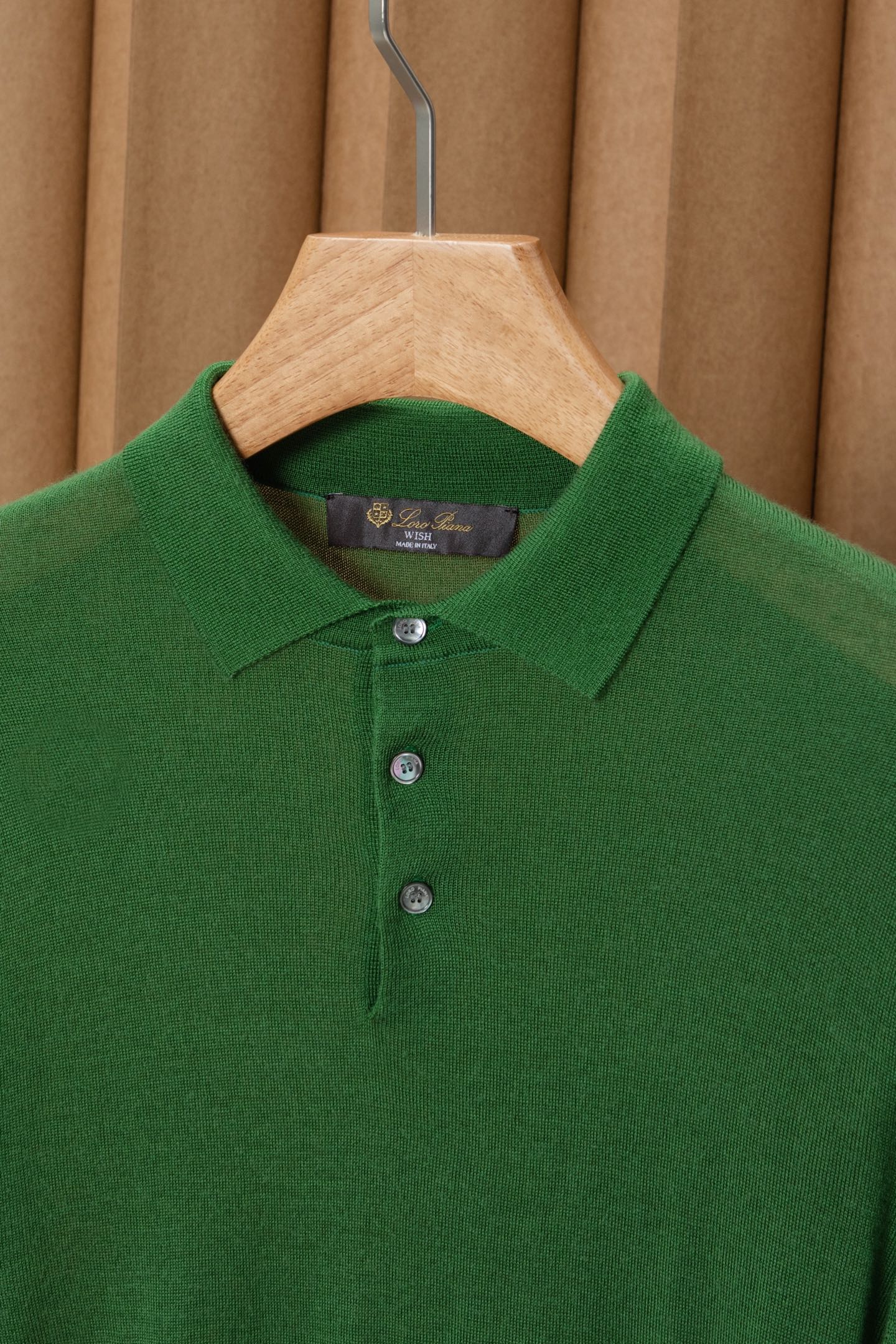 New#🟥lP🆕 翻领羊毛衫，用细腻纤维编织时光韵味，于一针一线间，诉说永恒优雅，在男士高端针织服饰领域