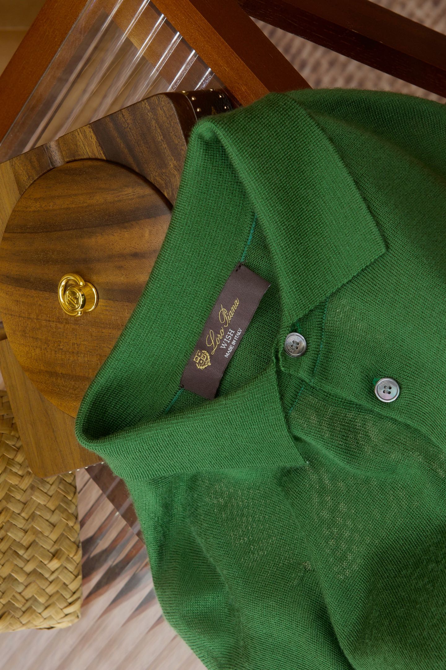 New#🟥lP🆕 翻领羊毛衫，用细腻纤维编织时光韵味，于一针一线间，诉说永恒优雅，在男士高端针织服饰领域