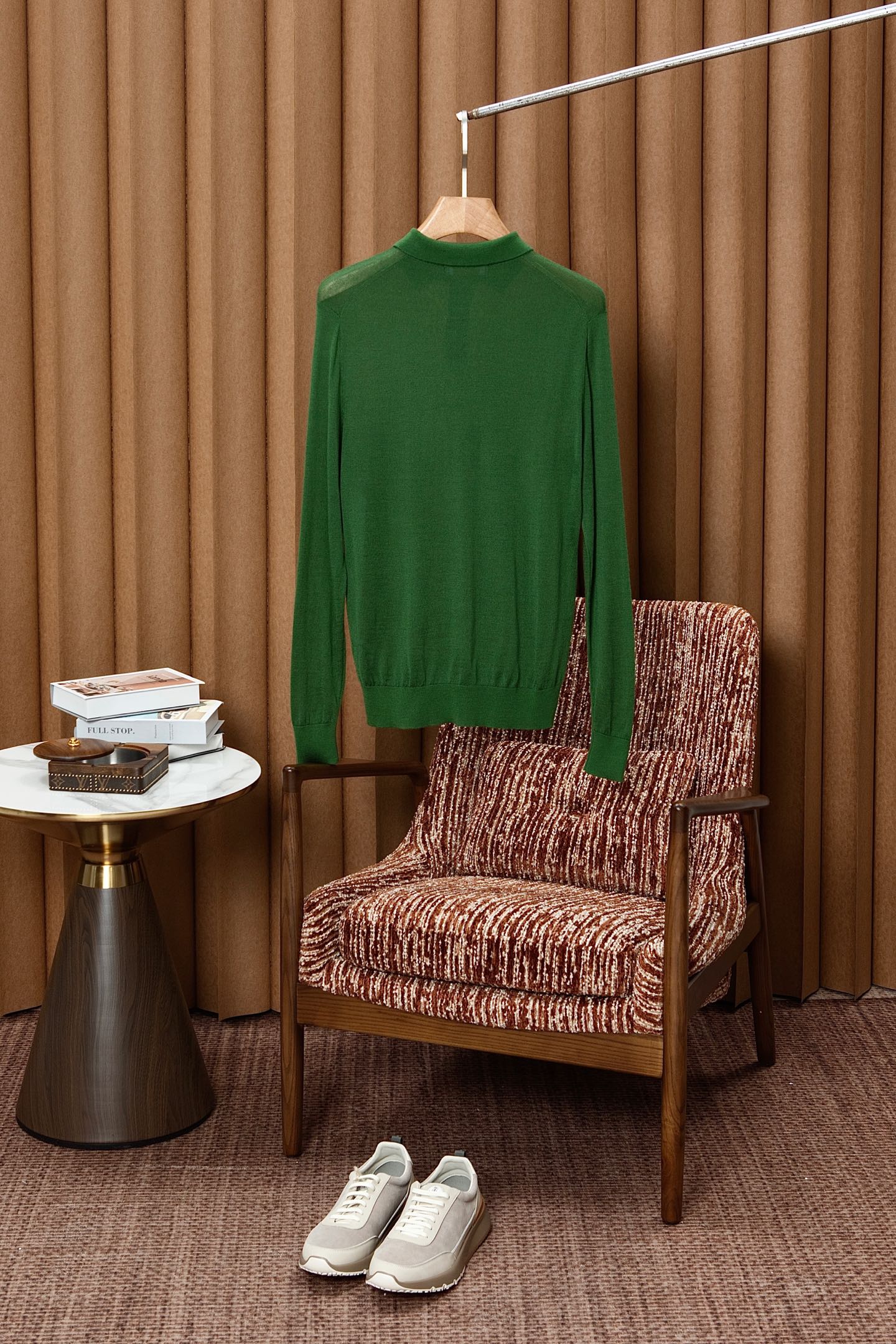 New#🟥lP🆕 翻领羊毛衫，用细腻纤维编织时光韵味，于一针一线间，诉说永恒优雅，在男士高端针织服饰领域