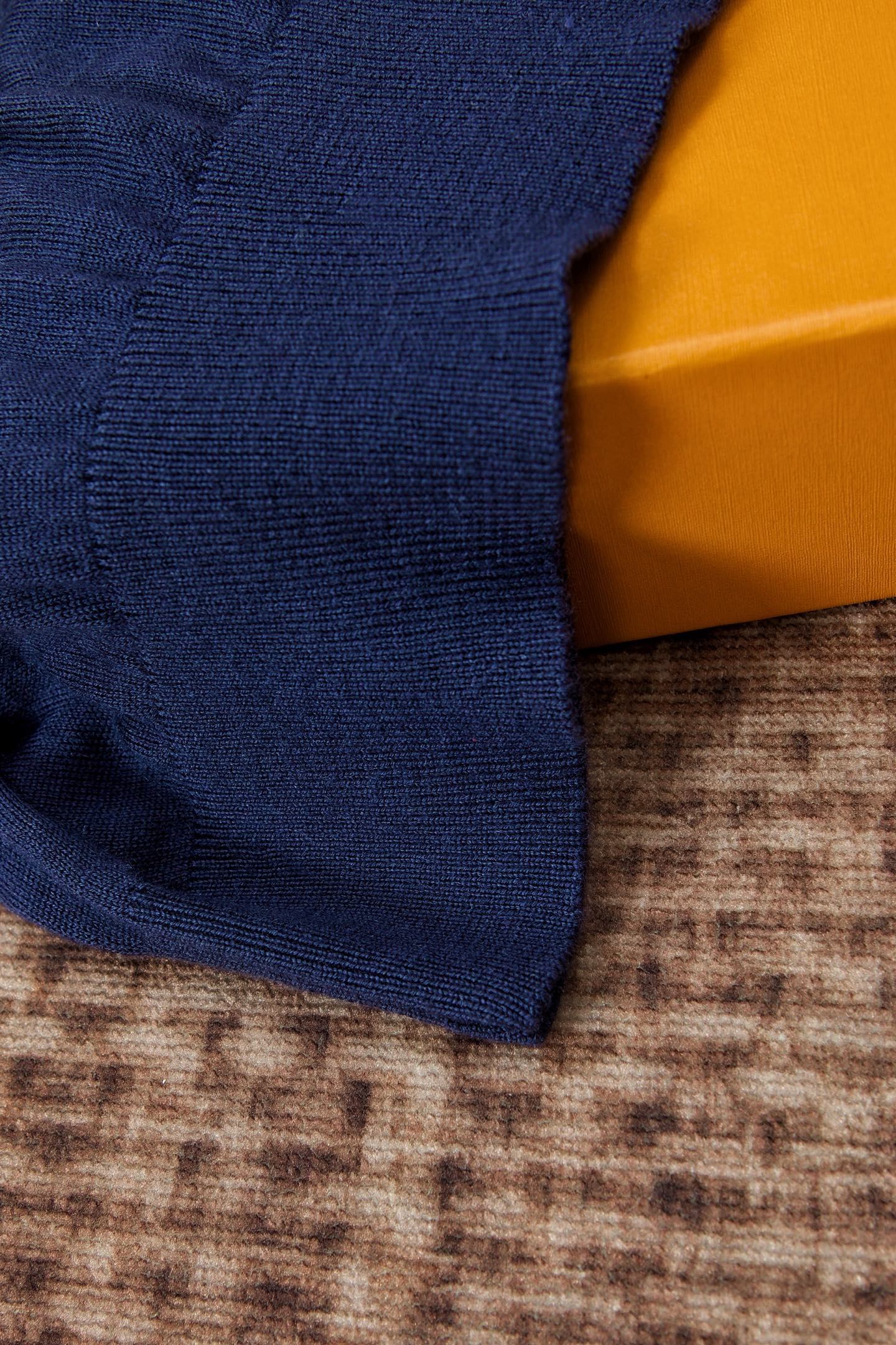 New#🟥lP🆕 翻领羊毛衫，用细腻纤维编织时光韵味，于一针一线间，诉说永恒优雅，在男士高端针织服饰领域