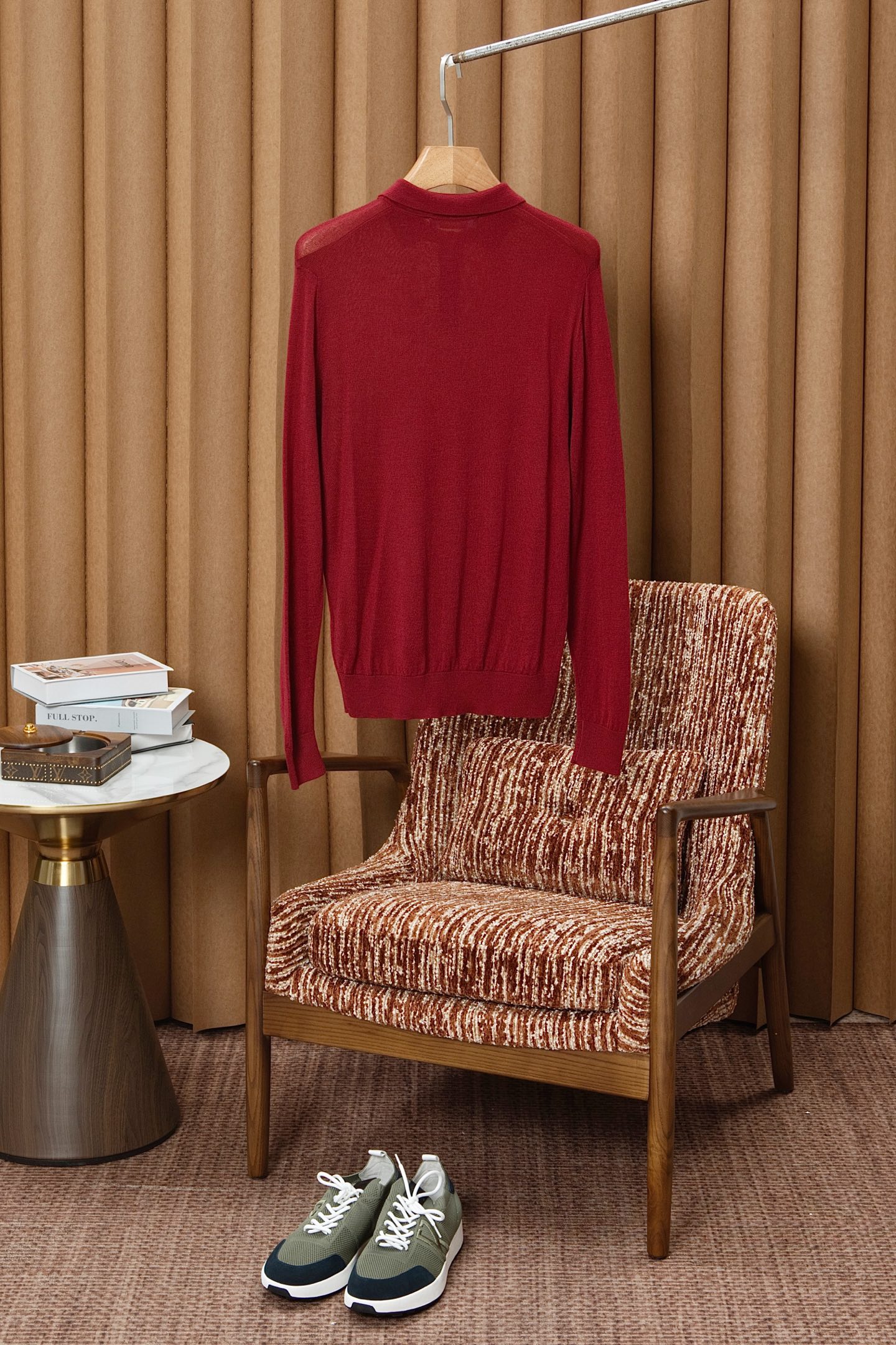 New#🟥lP🆕 翻领羊毛衫，用细腻纤维编织时光韵味，于一针一线间，诉说永恒优雅，在男士高端针织服饰领域