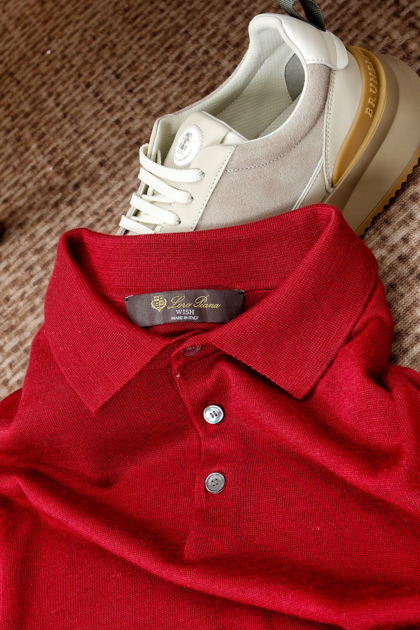 New#🟥lP🆕 翻领羊毛衫，用细腻纤维编织时光韵味，于一针一线间，诉说永恒优雅，在男士高端针织服饰领域