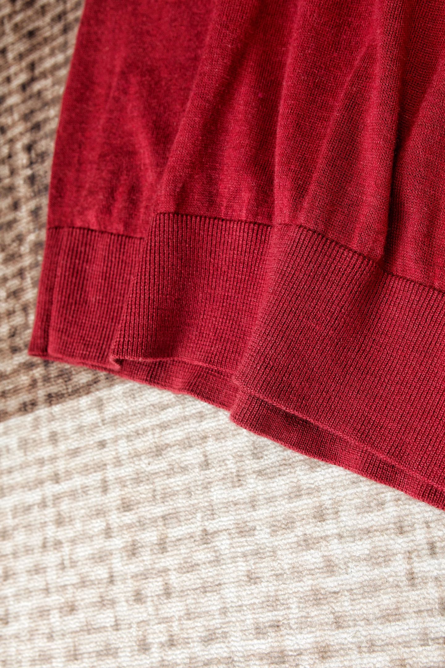 New#🟥lP🆕 翻领羊毛衫，用细腻纤维编织时光韵味，于一针一线间，诉说永恒优雅，在男士高端针织服饰领域