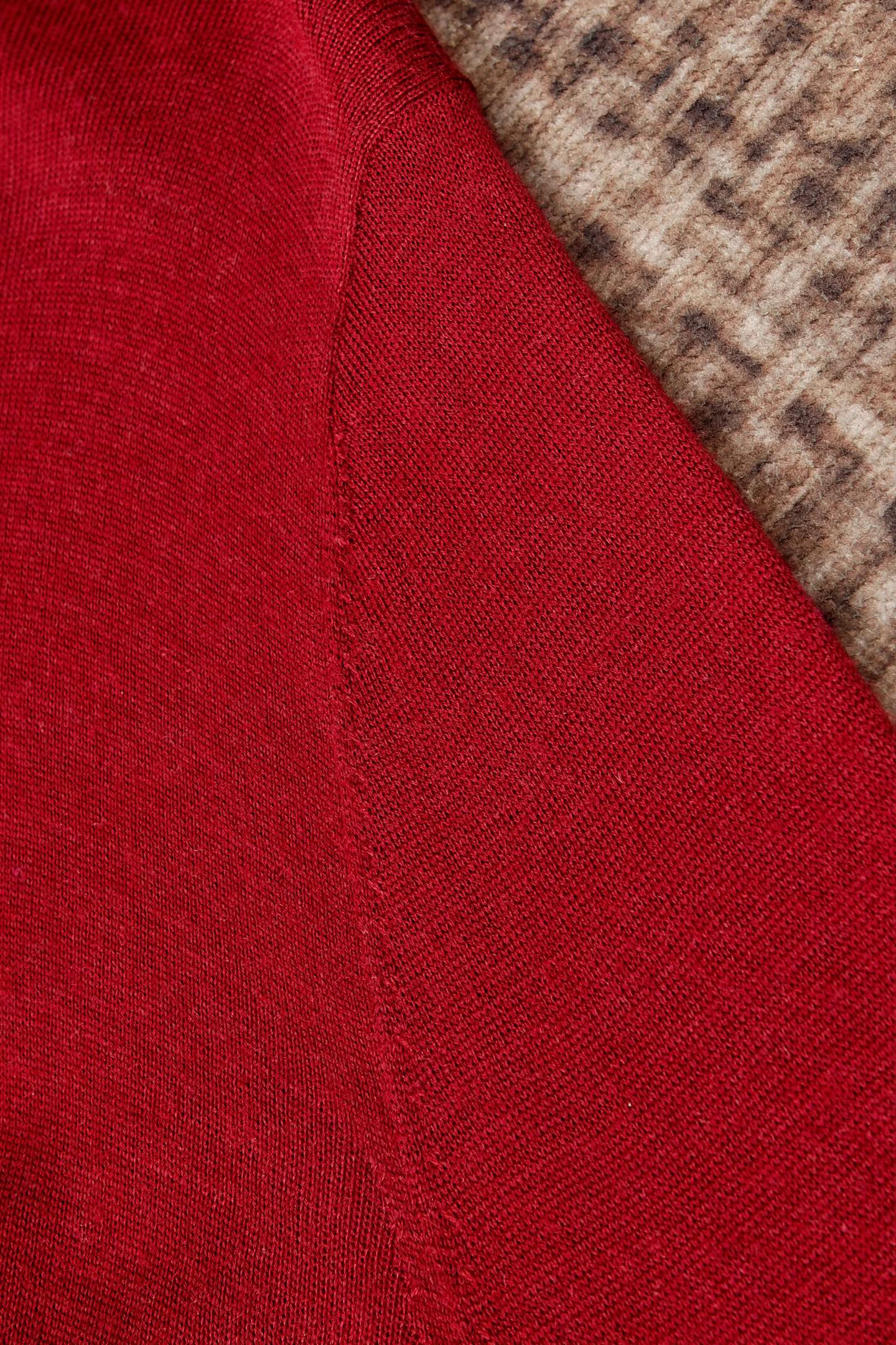 New#🟥lP🆕 翻领羊毛衫，用细腻纤维编织时光韵味，于一针一线间，诉说永恒优雅，在男士高端针织服饰领域