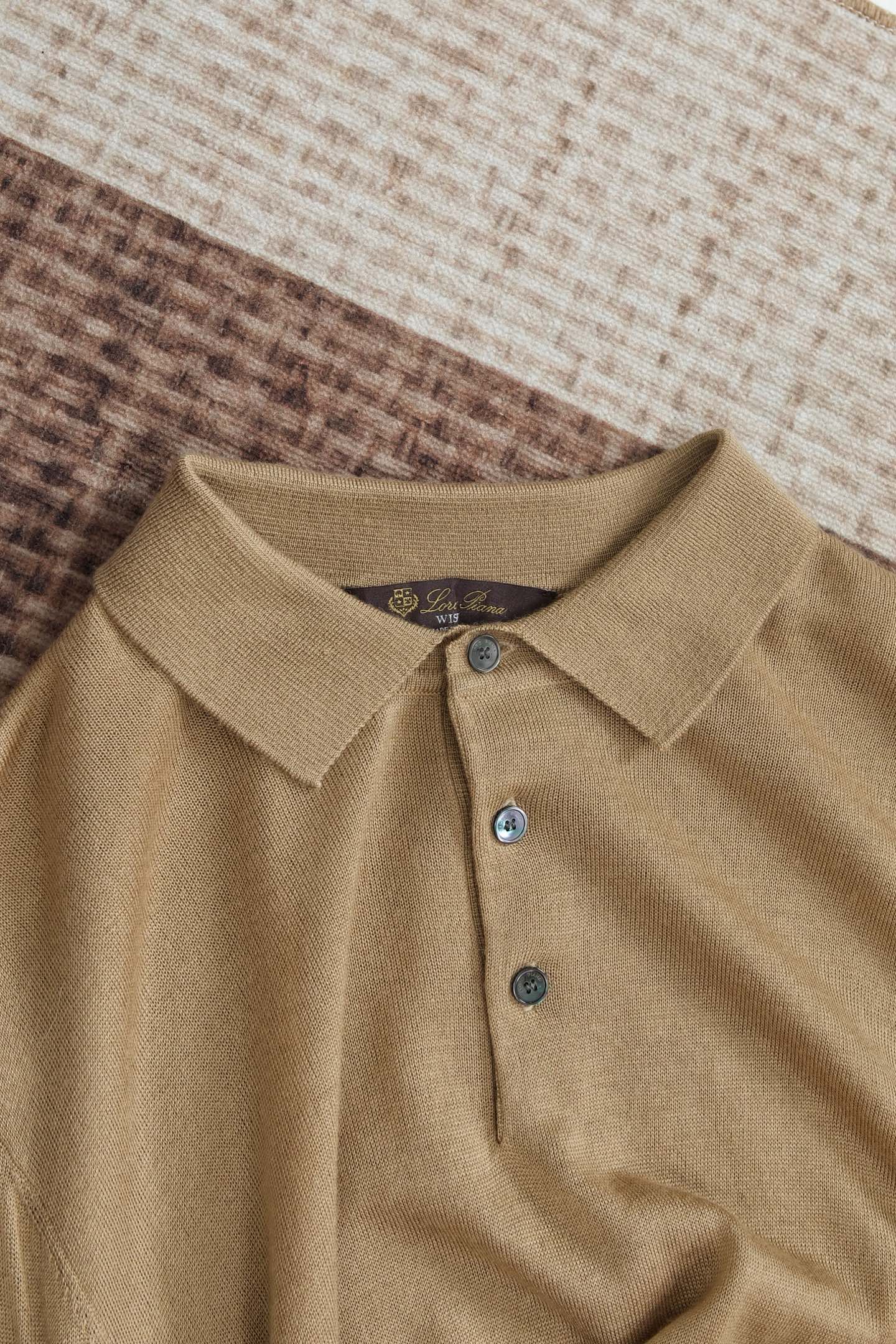 New#🟥lP🆕 翻领羊毛衫，用细腻纤维编织时光韵味，于一针一线间，诉说永恒优雅，在男士高端针织服饰领域