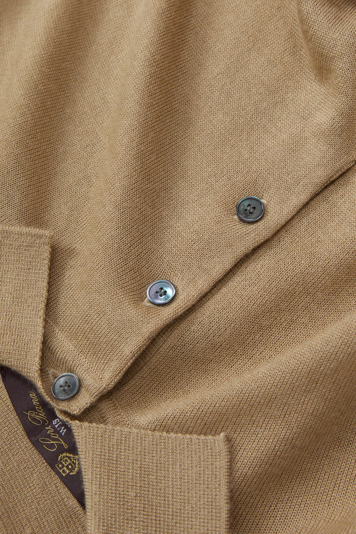 New#🟥lP🆕 翻领羊毛衫，用细腻纤维编织时光韵味，于一针一线间，诉说永恒优雅，在男士高端针织服饰领域