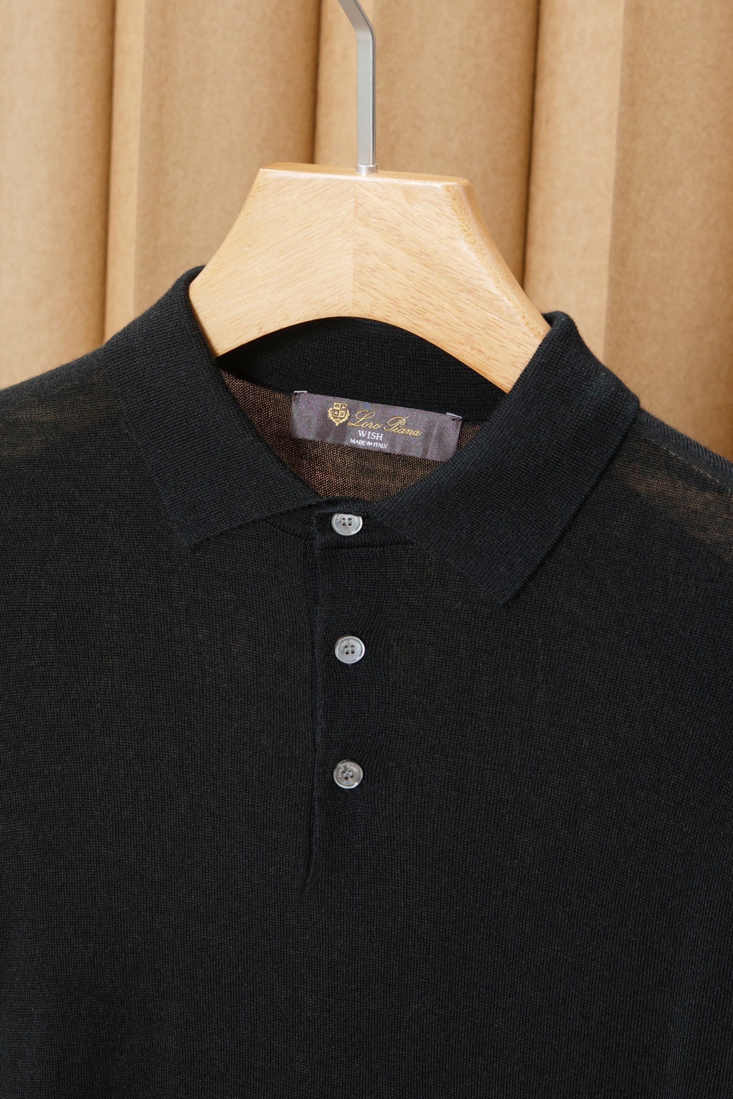 New#🟥lP🆕 翻领羊毛衫，用细腻纤维编织时光韵味，于一针一线间，诉说永恒优雅，在男士高端针织服饰领域