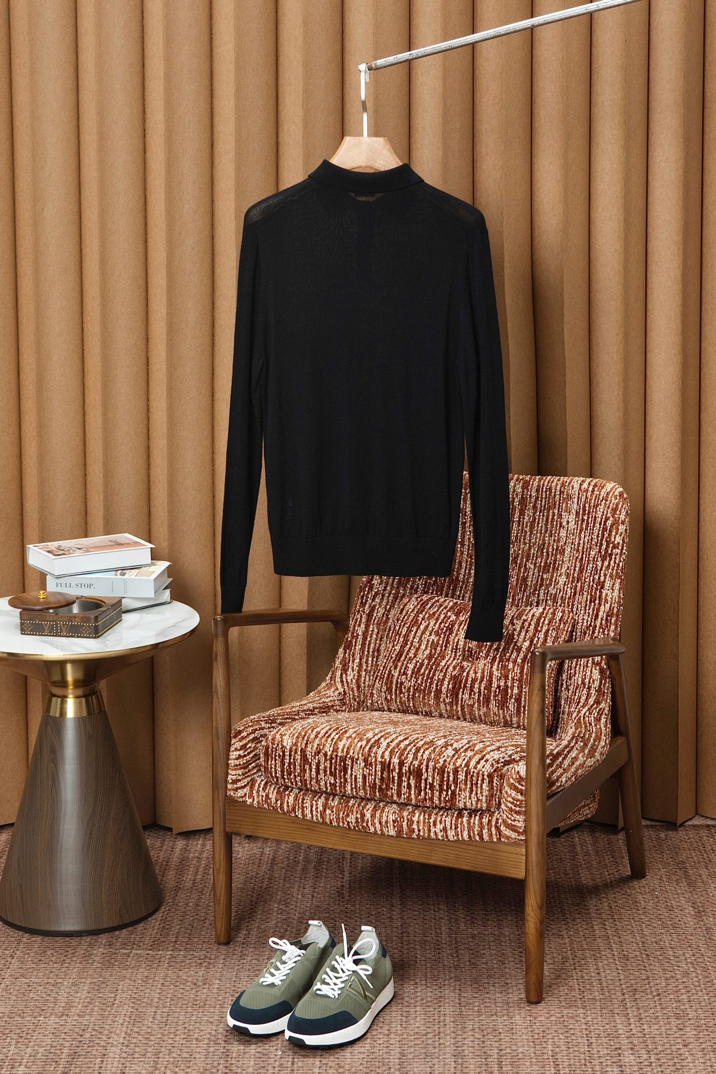 New#🟥lP🆕 翻领羊毛衫，用细腻纤维编织时光韵味，于一针一线间，诉说永恒优雅，在男士高端针织服饰领域