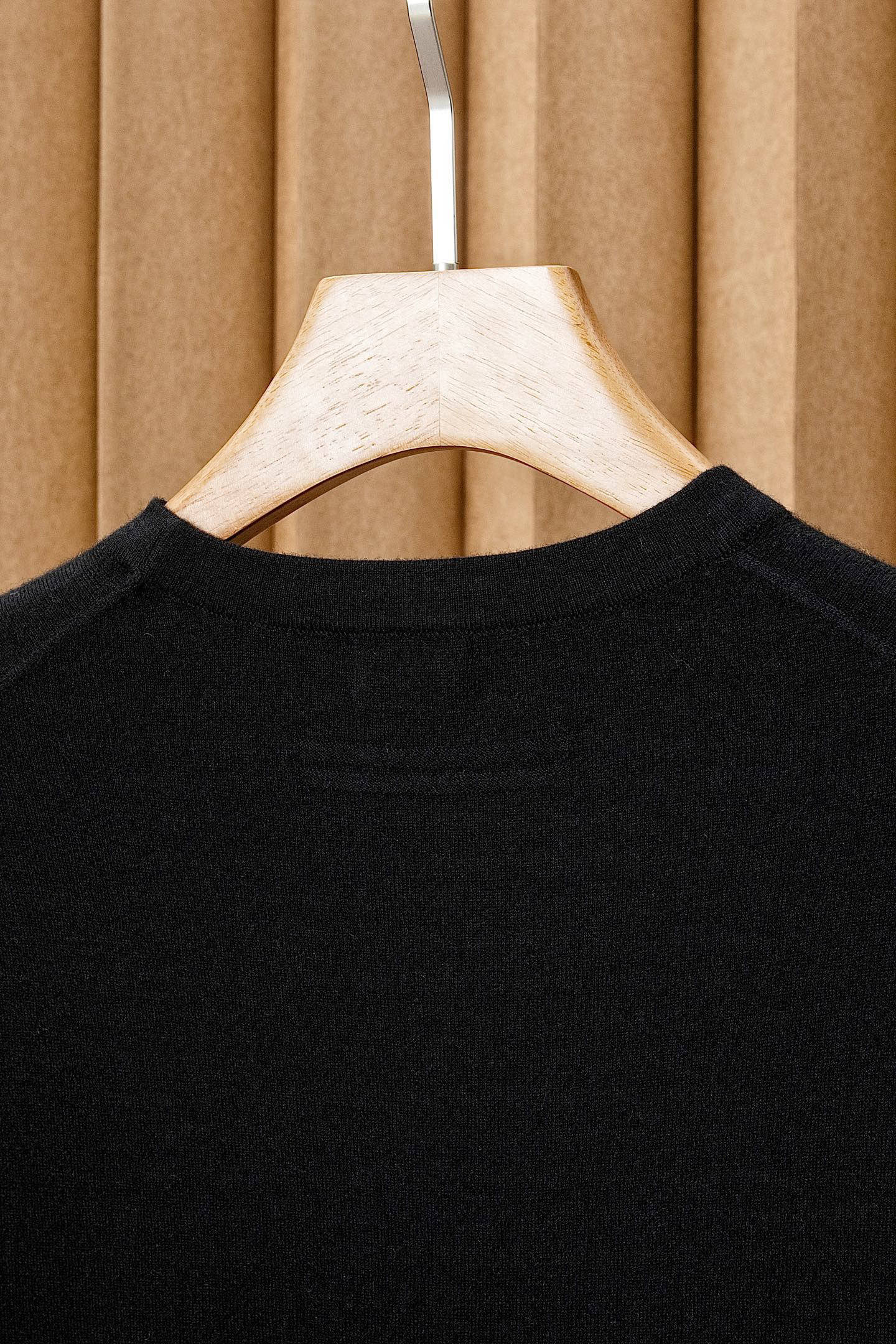 New#🟥ZE 杰家 男士圆领羊毛衫，圆领设计简约经典，而且作为时尚界的“万能公式”，圆领T恤与任何下装