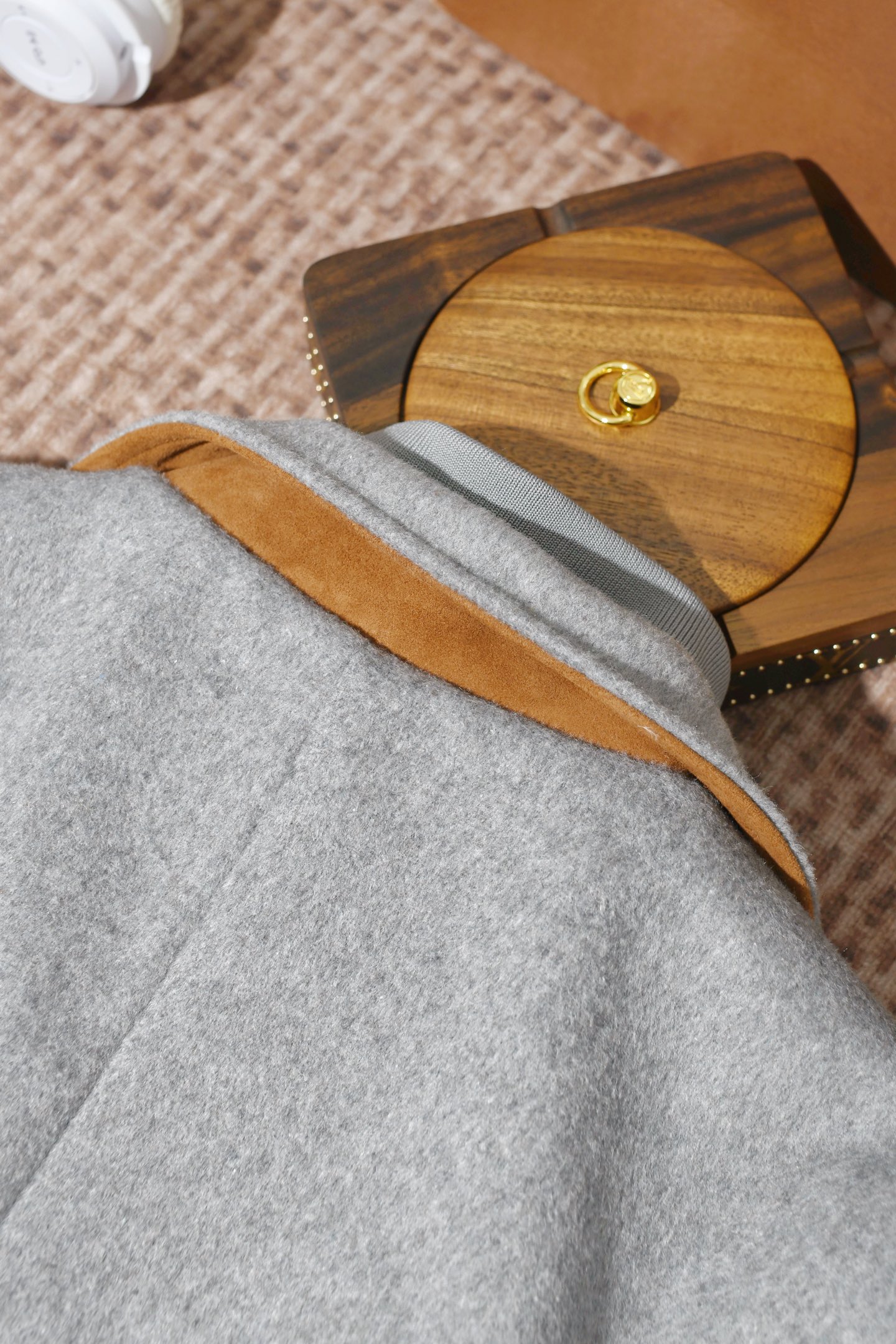 New#🟥lP🆕 甄选独特且强烈的造型感，假两件立体双层领羊绒羊毛混纺夹克外套，这款假两件双层领夹克，便