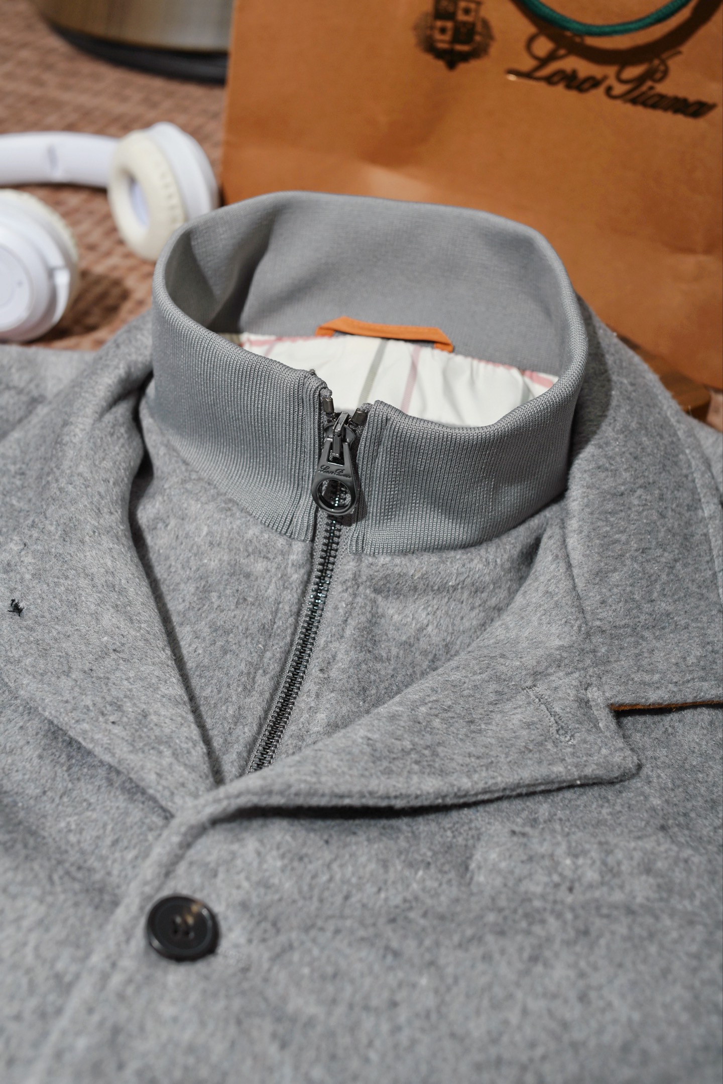 New#🟥lP🆕 甄选独特且强烈的造型感，假两件立体双层领羊绒羊毛混纺夹克外套，这款假两件双层领夹克，便