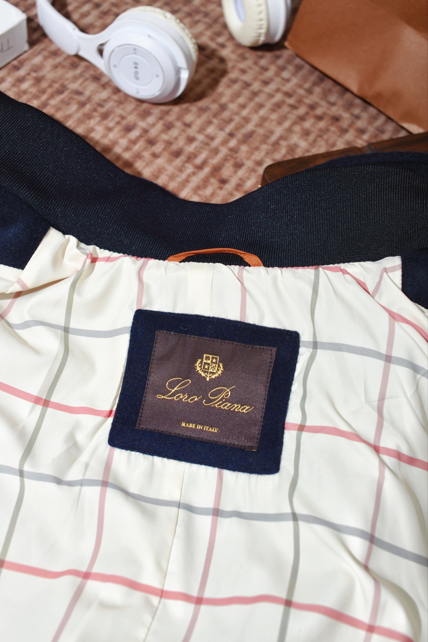 New#🟥lP🆕 甄选独特且强烈的造型感，假两件立体双层领羊绒羊毛混纺夹克外套，这款假两件双层领夹克，便