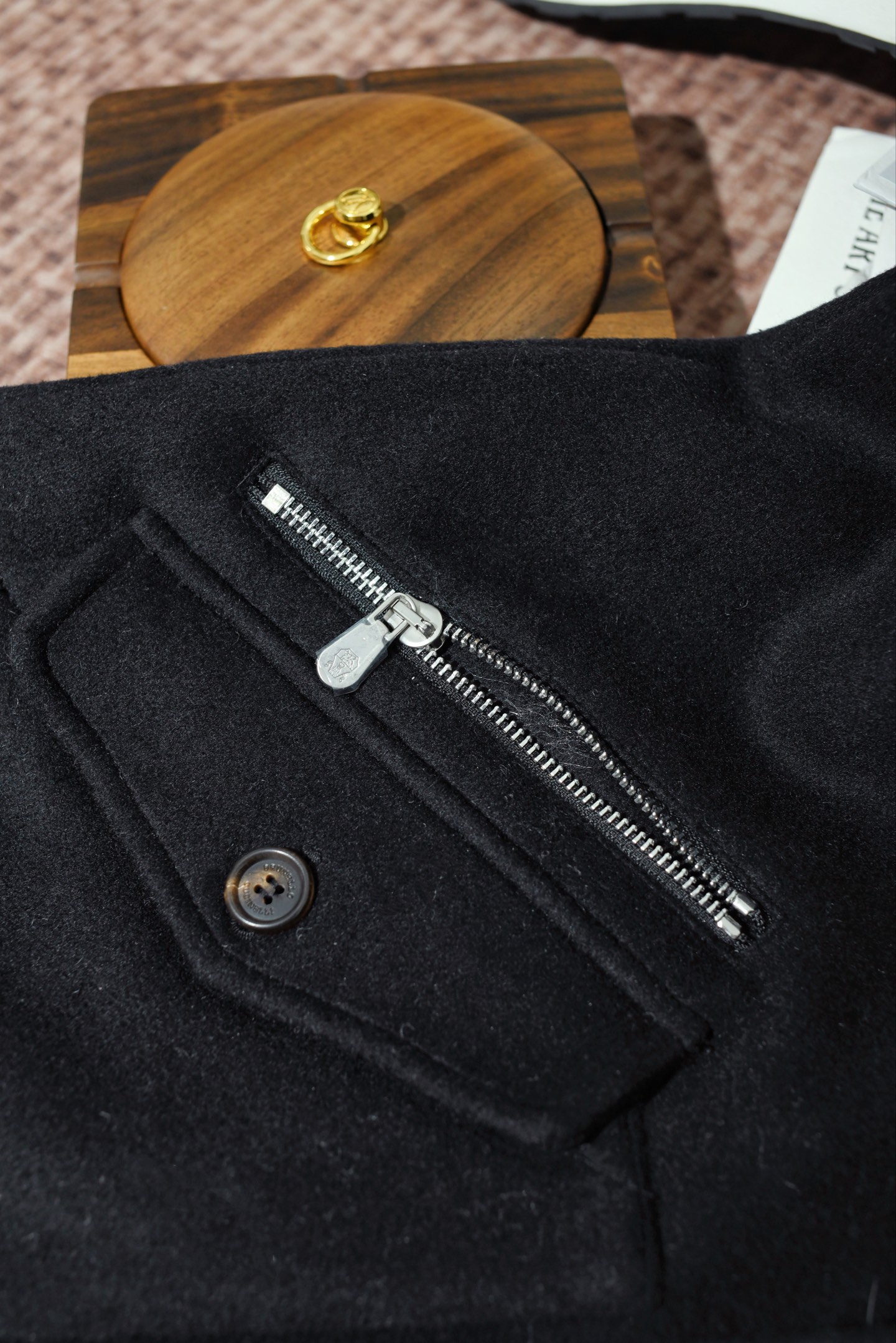 New#🟥BC Brunello Cucinelli 这款匠心独运的夹克，将奢华与实用完美融合，伴您温暖