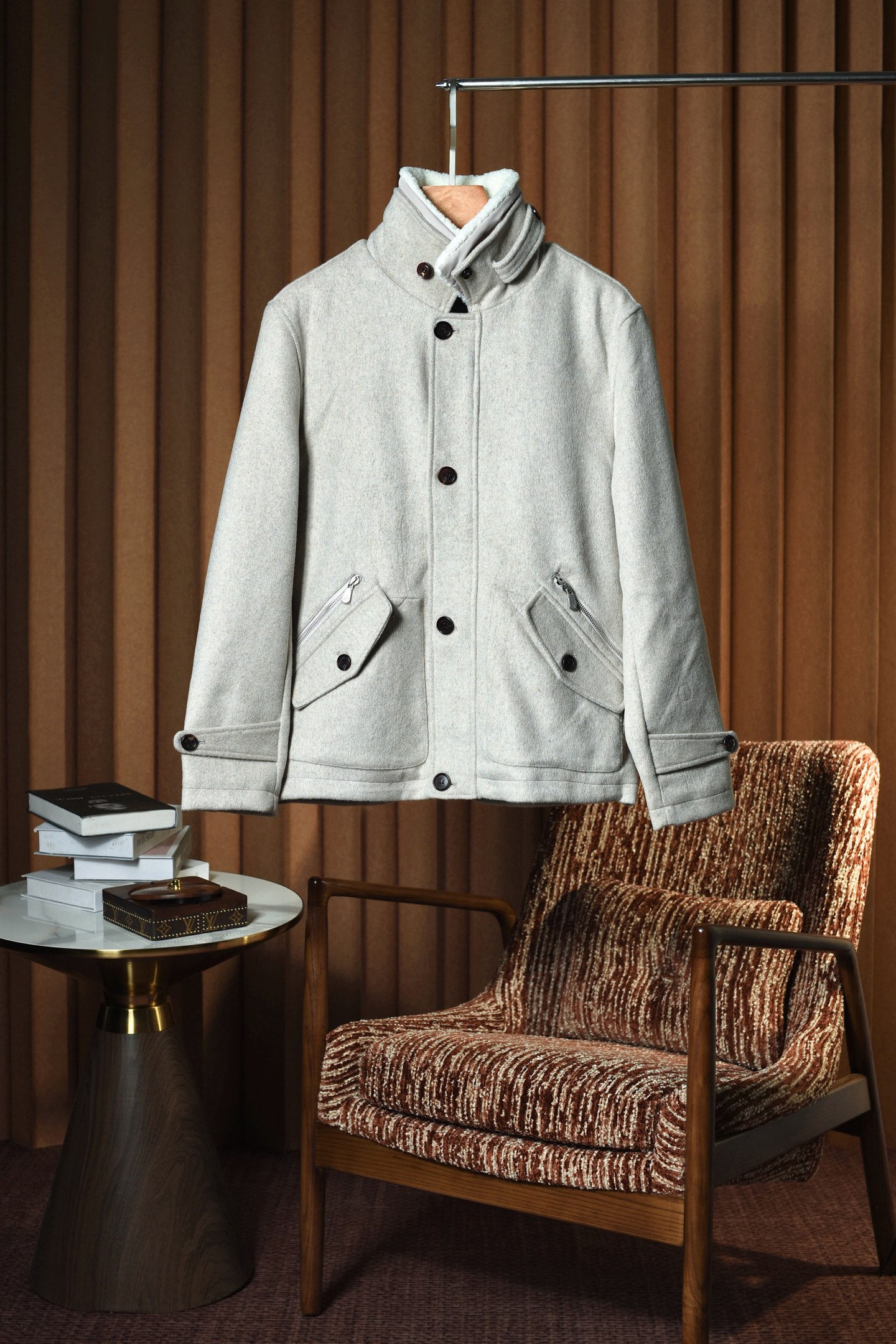 NO:683038,New# BC Brunello Cucinelli This ingenious jacket perfectly combines luxury and practicality, allowing you to spend the whole winter warmly and elegantly. Patch pockets, snap fly, zipper, and detachable mink collar wool blend jacket. This jacket is made of 20% cashmere and 80% wool, which can be called the 'noble alliance' among fabrics. Cashmere is fine and soft, caressing the skin like clouds, bringing the ultimate comfortable touch; wool, with its excellent warmth retention and crispness,  The collar is made of precious mink fur, which is soft and smooth to the touch, as if it is a gentle comfort in winter. Its color is warm and lustrous, which instantly enhances the high-end sense of the overall look.  The details highlight the craftsmanship, and the mink fur collar adopts a detachable design to meet your matching needs in different occasions and weather. When you want a simple and capable style, the fur collar can be easily detached; when the wind is freezing, adding a fur collar can add warmth and luxury to you. In the cold season, a jacket that is strong enough to withstand the cold without losing style is a must-have item in every gentleman's wardrobe. Color black light gray  Size M-3XL (48-56),, brunello cucinelli,jackets & coats,jackets & coats,19860909New# BC Brunello Cucinelli 这款匠心独运的夹克,将奢华与实用完美融合,伴您温暖优雅地度过整个冬季.贴袋掀扣门襟拉链可拆卸水貂领羊毛混纺夹克外套, 这款夹克采用20羊绒与80羊毛,堪称面料中的“贵族联盟”.羊绒,细密柔软,如云朵般轻抚肌肤,带来极致的舒适触感；羊毛则以其出色的保暖性和挺括感, 领子甄选珍贵水貂毛材质,柔软顺滑的触感,仿佛是冬日里的一抹温柔慰藉.其色泽温润而富有光泽,瞬间提升整体造型的高级感. 细节之处,彰显匠心工艺,水貂毛领采用可拆卸设计,满足您在不同场合和天气下的搭配需求.当您想要简约干练的风格时,可轻松拆卸毛领；而当寒风凛冽,装上毛领,又能为您增添一份温暖与华贵. 在寒意渐袭的时节,一件足以抵御寒冷又不失风度的夹克,是每位绅士衣橱里的必备臻品. 颜色黑色 浅灰 码数M-3XL（48-56）,,brunello cucinelli,jackets & coats,jackets & coats,,Men's clothing