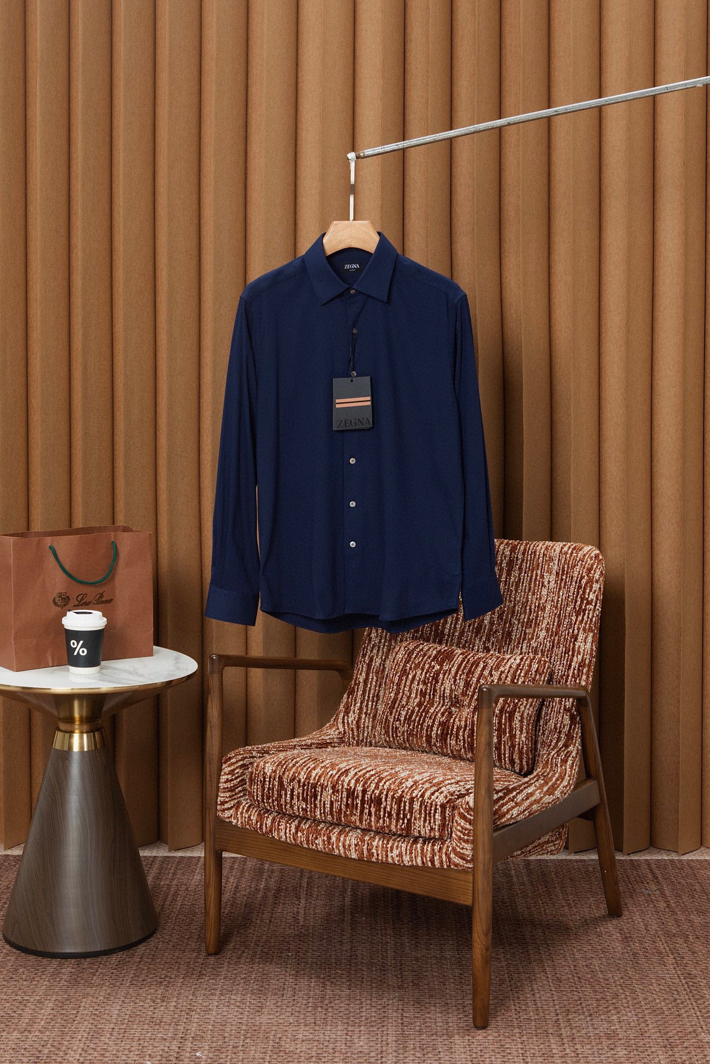 NO:743958,New# Zegna Zegna classic business solid color wool blended business shirt, this is a high-quality men's shirt that is always an indispensable fashion item. Zegna's main launch is this classic wool blended business shirt, which will bring you unparalleled comfort and elegance.  Selected high-quality wool blended fabrics cleverly combine the natural advantages of wool with the excellent performance of high-quality fibers. This unique fabric not only has excellent warmth retention, which can lock you in warmth in slightly cool business situations, but also has excellent breathability, allowing the skin to breathe freely, keeping you dry and comfortable even if you wear it for a long time.  The well-fitting shape accurately fits the body curve, showing a neat posture and confident temperament. Whether it is a crisp collar, exquisite cuffs, or smooth lines, every detail has been carefully crafted to highlight high-end quality. This shirt can be your right partner. In business meetings, important negotiations, or formal dinners, you can easily match it with various suits and ties, showing a professional and stable side. Colors: white, black, gray, blue, coffee  Size S-3XL (38-43),,zegna,shirts,business suit,ties,19860909New# Zegna 杰尼亚经典商务纯色羊毛混纺商务衬衫, 这是一款男士高品质的衬衫永远是不可或缺的时尚单品.杰家主力推出这款经典的羊毛混纺商务衬衫,它将为您带来无与伦比的舒适体验与优雅风范. 精选优质的羊毛混纺面料,巧妙融合了羊毛的天然优点与优质纤维的卓越性能.这种独特的面料不仅拥有出色的保暖性,能在微凉的商务场合中为您锁住温暖,还具备极佳的透气性,让肌肤自由呼吸,即使长时间穿着也能保持干爽舒适. 版型合身的精准贴合身体曲线,展现出利落的身姿与自信的气质.无论是挺括的衣领、精致的袖口,还是流畅的线条,每一处细节都经过精心雕琢,彰显高端品质. 这款衬衫能成为您的得力搭档.在商务会议、重要洽谈或是正式晚宴等场合,都能让你轻松搭配各种西装与领带,展现出专业与稳重的一面. 颜色白色 黑色 灰色 蓝色 咖色 码数S-3XL (38-43),,zegna,shirts,business suit,ties,,Men's clothing