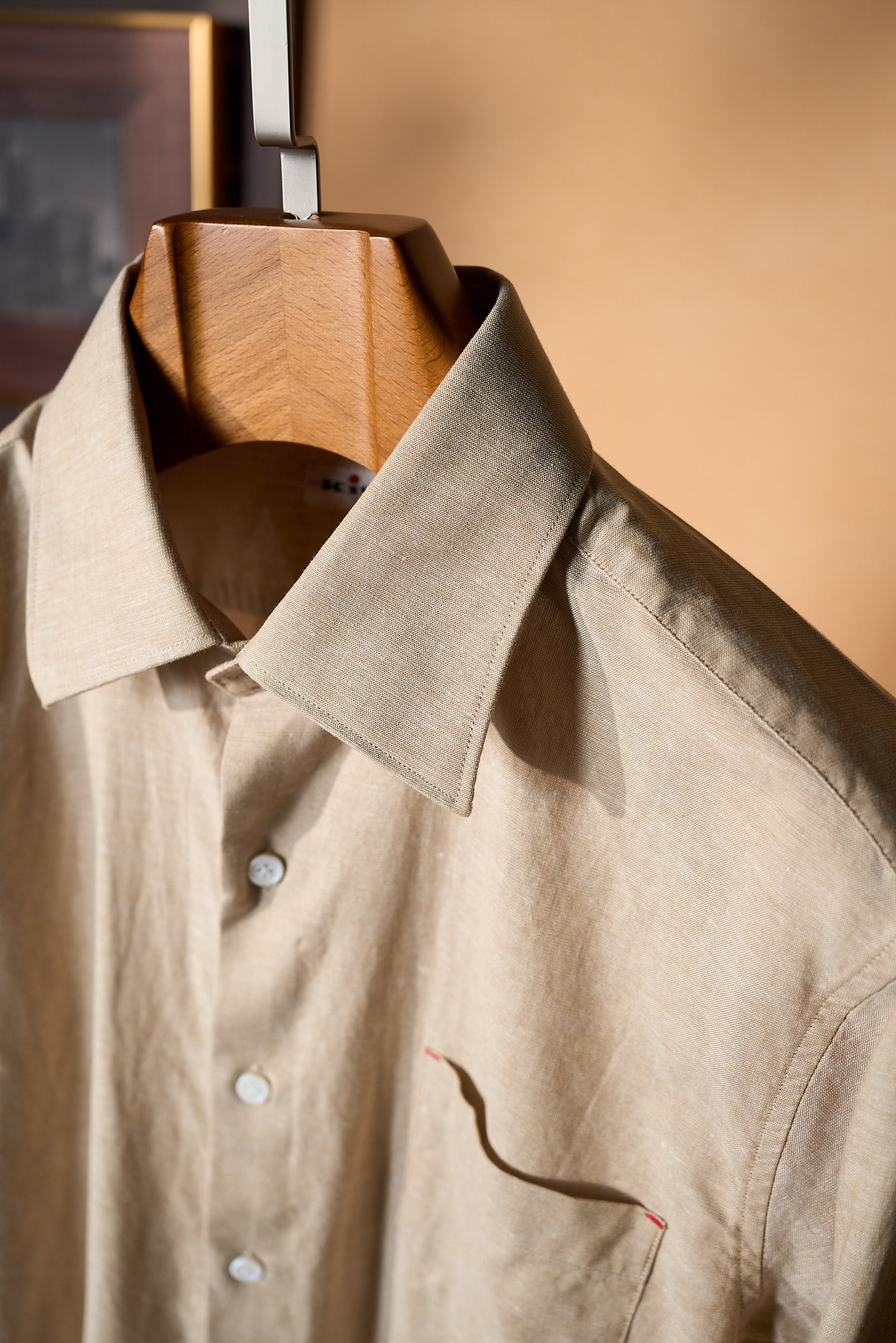 New#🟥Kiton 新款来袭！亚麻衬衫，独家巨献，胸前设计口袋，麻料以其独特的面料特点和休闲自然的风格