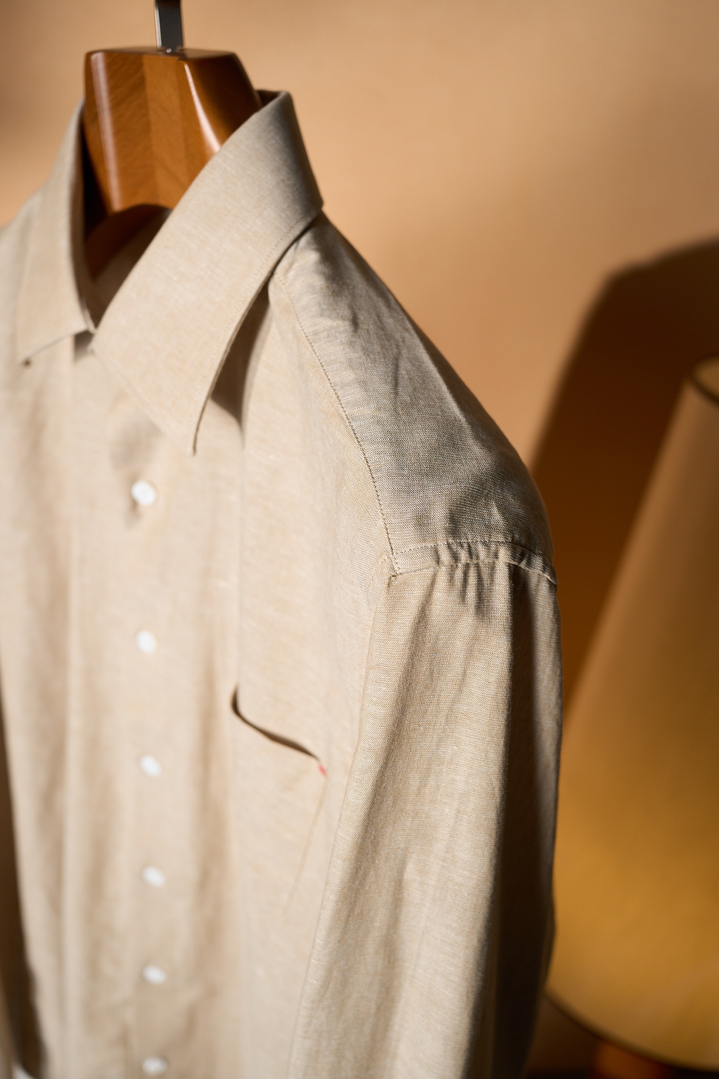 New#🟥Kiton 新款来袭！亚麻衬衫，独家巨献，胸前设计口袋，麻料以其独特的面料特点和休闲自然的风格