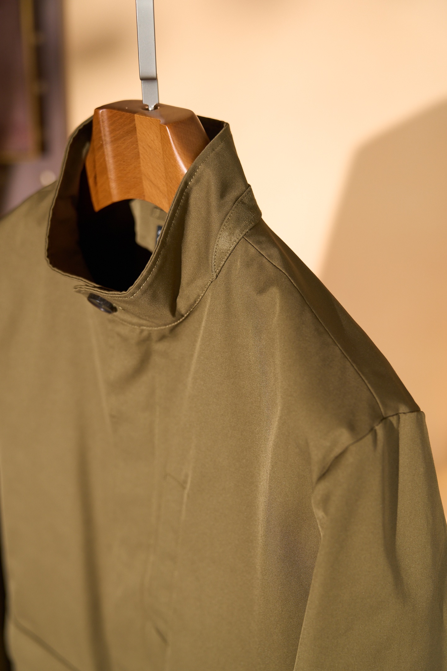 New#🟥ZEGNA 新款来袭！复古工装风是独特又别具魅力的一款单品。经典的工装元素与优质的面料相结合，