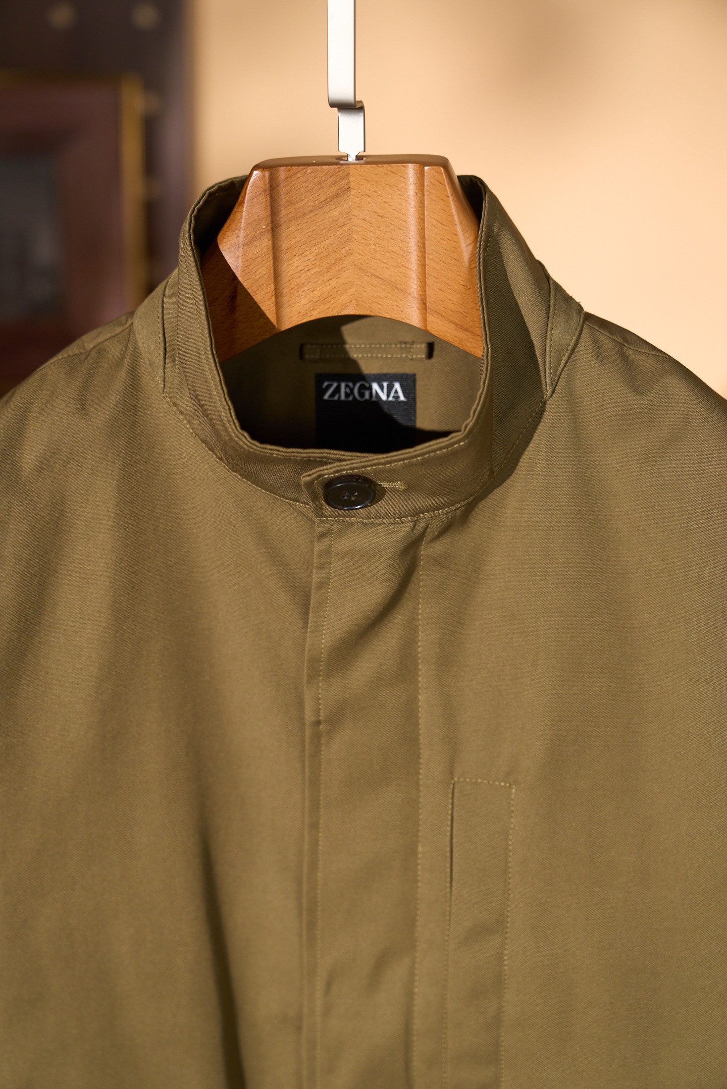 New#🟥ZEGNA 新款来袭！复古工装风是独特又别具魅力的一款单品。经典的工装元素与优质的面料相结合，