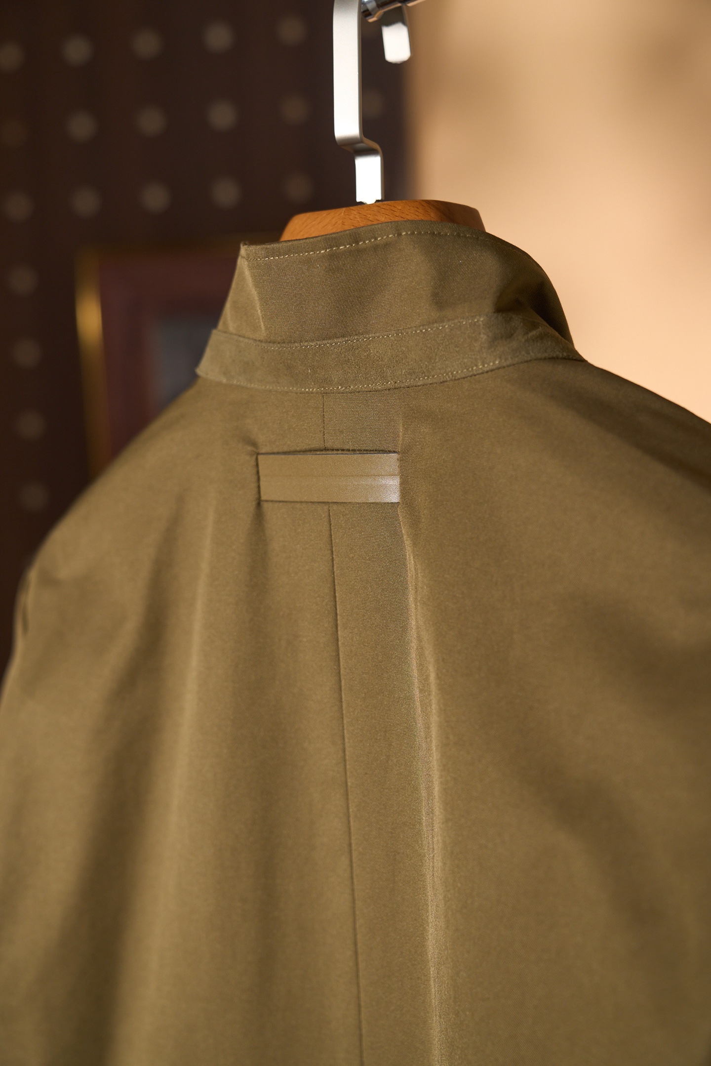 New#🟥ZEGNA 新款来袭！复古工装风是独特又别具魅力的一款单品。经典的工装元素与优质的面料相结合，