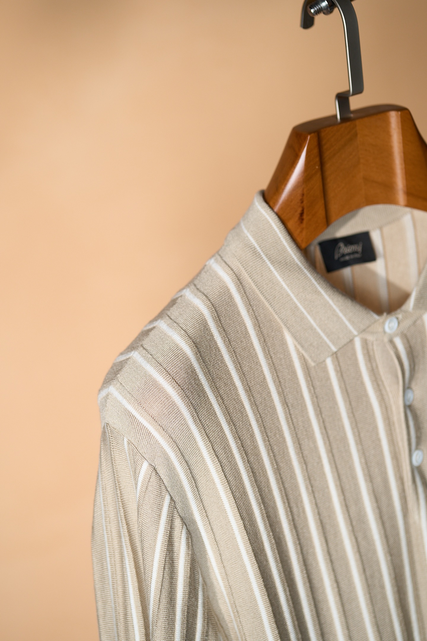 New#🟥 Brioni 布里奥尼 意大利感奢华独特三排粒扣设计简约精致翻领短袖针织POLO衫，竖条设计