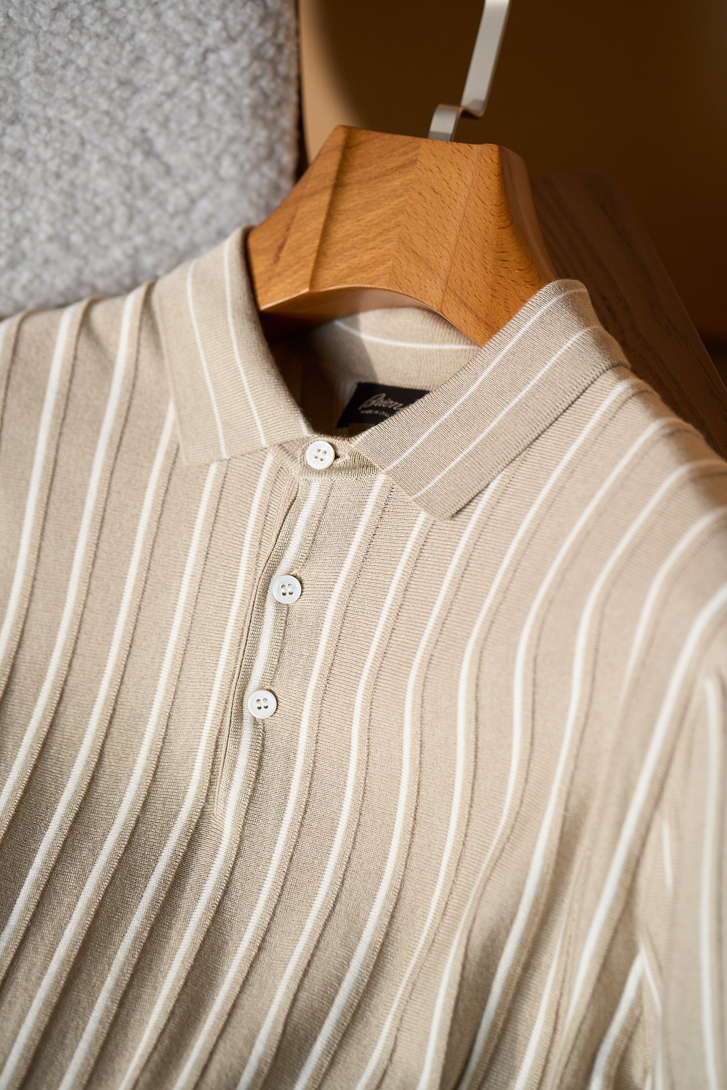 New#🟥 Brioni 布里奥尼 意大利感奢华独特三排粒扣设计简约精致翻领短袖针织POLO衫，竖条设计
