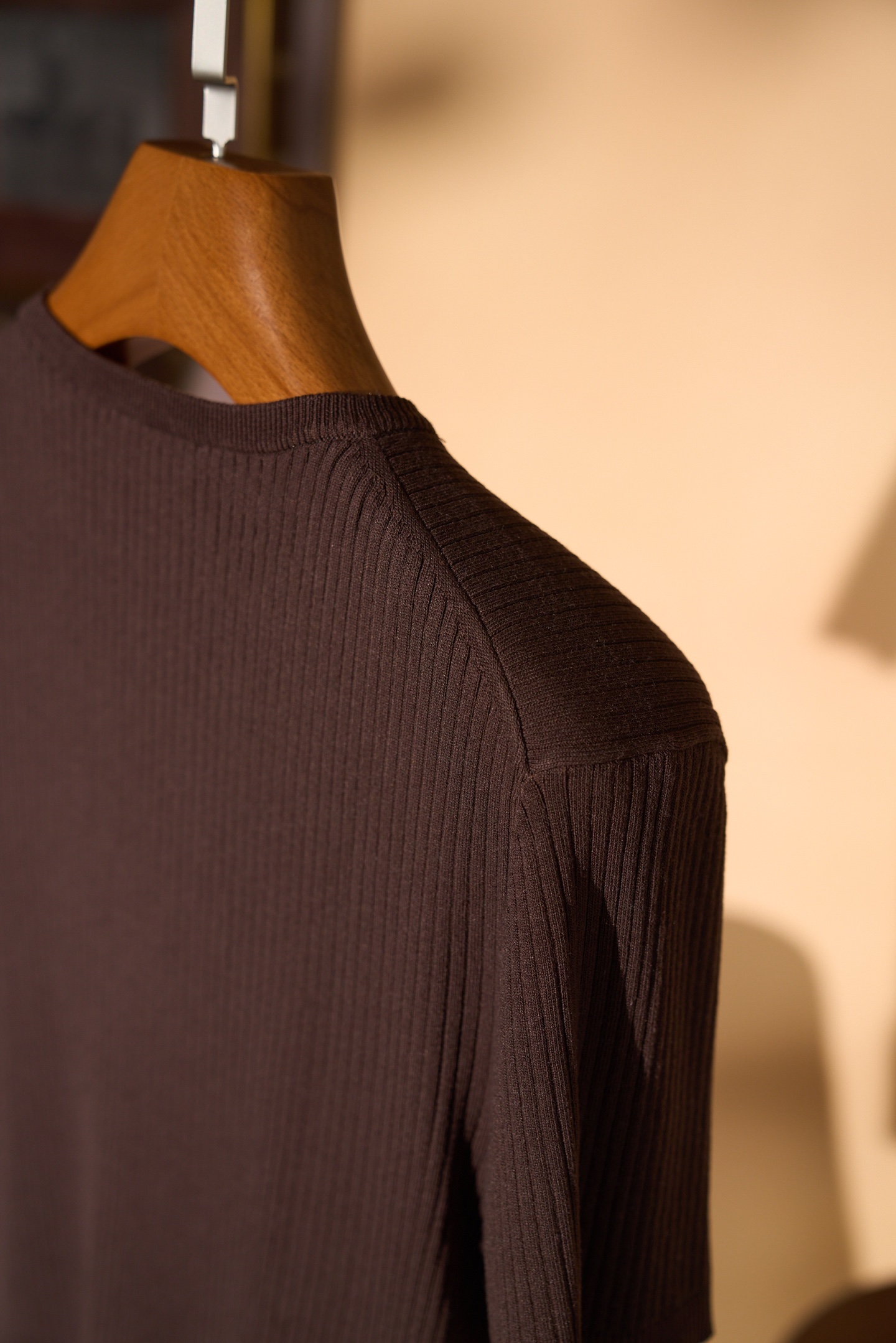 New#🟥Loro piana 诺悠翩雅，新款来袭夏日限定，温柔与雅致交织的宽条圆领针织衫！精选意大利匠