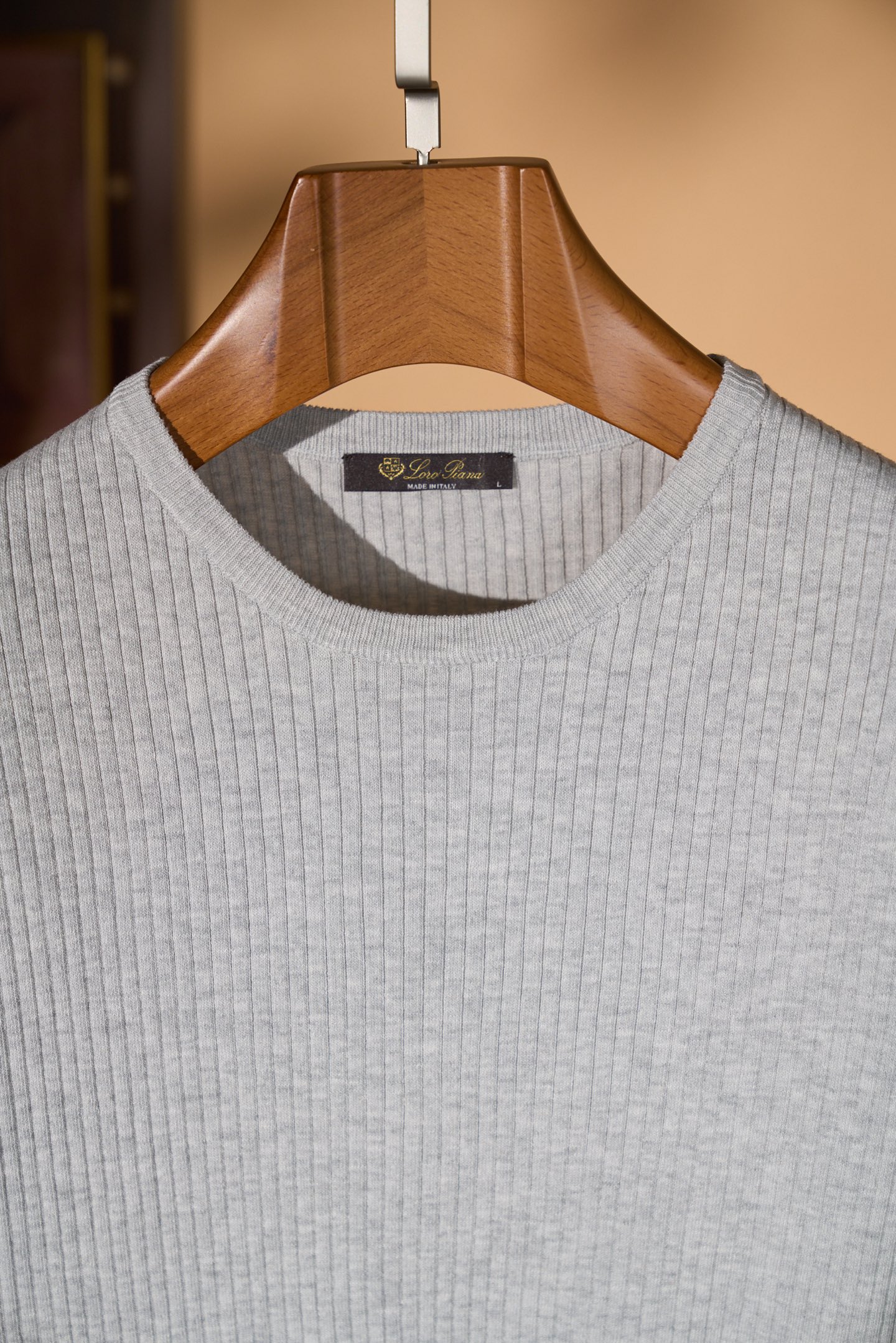 New#🟥Loro piana 诺悠翩雅，新款来袭夏日限定，温柔与雅致交织的宽条圆领针织衫！精选意大利匠
