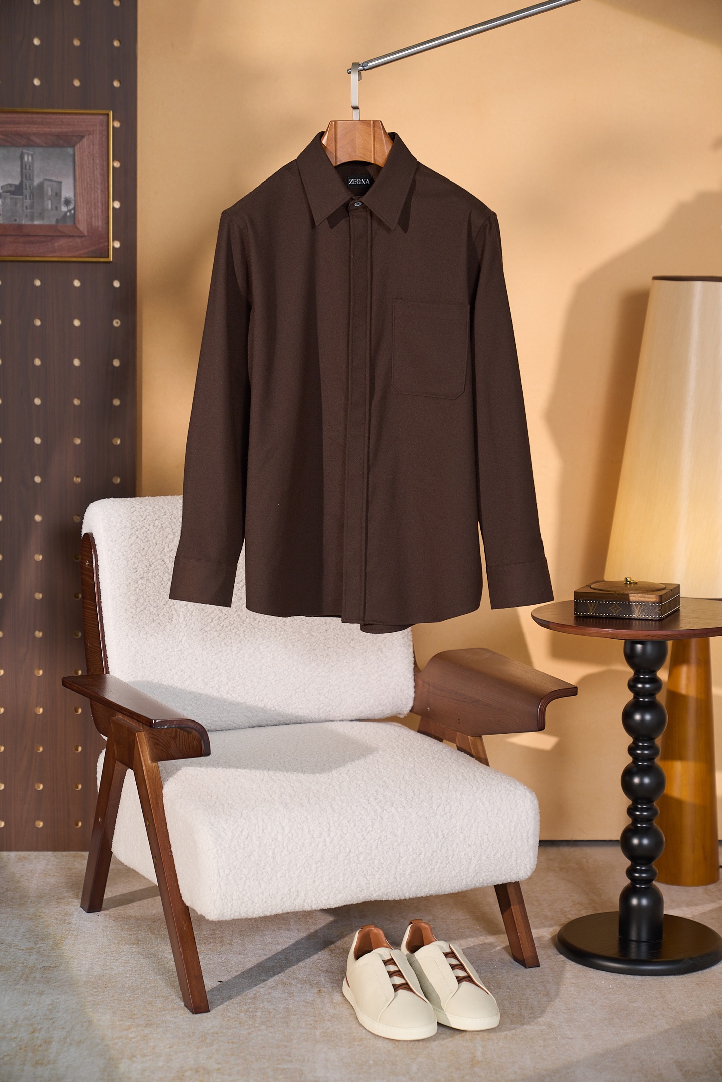 NO:831242,New# Zegna Zegna selects cashmere and wool single-pocket long-sleeved shirts. The fabric is relatively thick and can be used as a jacket. It can be worn as a double garment. It has both the neatness of work clothes and daily practicality. This long-sleeved shirt is not only a stylish inner wear, but also a practical thin coat for late autumn and early spring. The design of three-dimensional pockets not only enhances the recognition of work wear style, but also highlights the back-up brand embellishments, low-key and unique taste, and the details enhance the overall texture.  Carefully selected 8 cashmere, 68 sheep wool, 12 cotton, 10 polyester fiber, 2 spandex multi-fabric blend. The neat square neck tailoring is different from the casual round neck. The square neck highlights the neck line. It can be worn with a sweater or alone to give a straight and neat masculine aura.  Made of thickened cashmere wool fabric, the texture is clear and textured, saying goodbye to the thin feeling of ordinary shirts. Wearing it alone in late autumn can resist the slight cold, and layering it in early spring can transition the temperature difference. As a thin coat, it is light and not bulky, allowing you to wear it with both warmth and style!  Color Gray Brown Size S-3XL (38-43),,zegna,jackets & coats,sweaters,shirts,19860909New# Zegna 杰尼亚 甄选羊绒羊毛单口袋长袖衬衫,面料比较厚实,可当外套,一衣两穿. 兼具工装利落感与日常实穿性,这款长袖衬衫既是有型内搭,更是深秋早春的实用薄外套. 设计立体口袋不仅强化工装风格辨识度,后备牌品点缀凸出,低调彰显独特品味,细节处提升整体质感, 精心挑选8山羊绒68绵羊毛12棉10聚酯纤维2氨纶多面料混纺 利落方领剪裁区别于圆领的休闲,方领更显颈部线条,搭配毛衣或单穿都能穿出挺拔利落的男士气场. 选用加厚羊绒羊毛面料,纹理清晰有质感,告别普通衬衫的单薄感.深秋单穿可抵御微凉,早春叠穿能过渡温差,作为薄外套轻便不臃肿,让穿搭兼具温度与型格！ 颜色灰色 咖色 码数S-3XL（38-43),,zegna,jackets & coats,sweaters,shirts,,Men's clothing