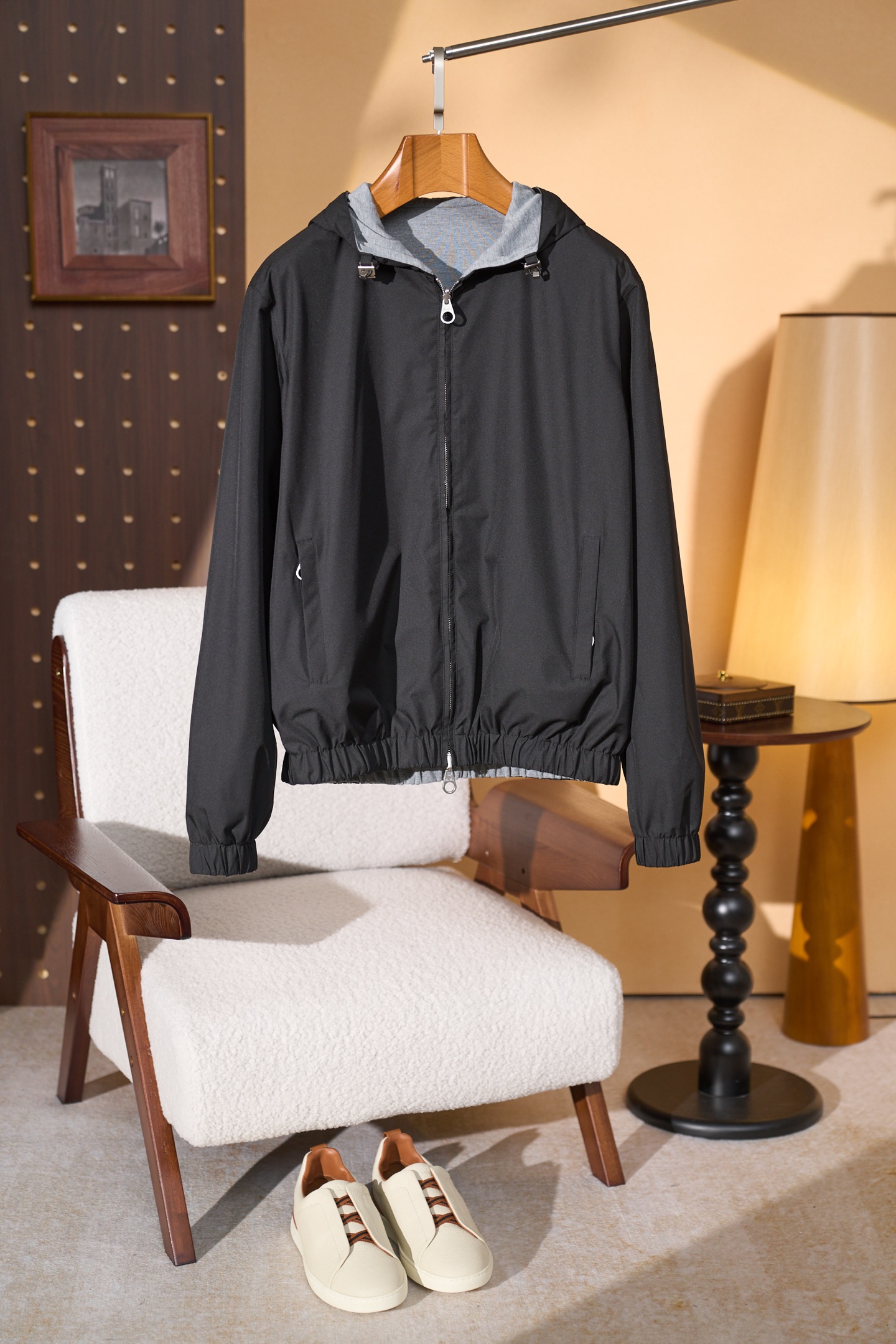 NO:756839,New# LP old money classic Bomber Windmate men's hooded reversible bomber jacket, hooded waterproof and windproof treatment, classic cut, suitable for creating sports, leisure and travel looks, an ideal wardrobe item!  The hooded design is old-money and loose, with carefully selected fabrics inside and outside, which is soft, comfortable, light and breathable. The iconic Wind microfiber is integrated into the elastic design, making it more comfortable to wear, light to the touch, strong and durable, and easy to travel. In details, the Storm System protective layer provides water-repellent and windproof performance. The stand-up collar is closed by a full zipper, with slit pockets on both sides, elastic bottom and cuffs, and matching hardware zippers. The classic old-money double-sided windbreaker jacket is a must-have item for every man!  Fabric: Polyester Lining: Wool Color Black Navy Khaki Brown Green Brick Red Size M-4XL (48-58),,loro piana,jackets & coats,jackets & coats,hats,19860909New# LP 老钱经典 Bomber Windmate 男士带帽双面两穿飞行员夹克外套,带帽防水防风处理,经典剪裁,适合营造运动、闲暇和旅行装扮,是衣橱的理想单品！ 连帽设计老钱又松弛,里外精致挑选面料,柔软舒适,轻便透气. 标志性Wind微纤维融入弹力设计,令穿着更加舒适,触感轻盈,结实耐用,便于出行. 细节之处Storm System 防护层提供防泼水和防风性能.立领,由全拉链闭合,两侧设有开缝口袋,松紧底部和袖口,对版五金拉链.经典老钱双面风衣外套每男必备一款单品！ 面料:聚酯纤维 里料:羊毛 颜色黑色 藏蓝 卡其 咖色 绿色 砖红 码数M-4XL（48-58）,,loro piana,jackets & coats,jackets & coats,hats,,Men's clothing