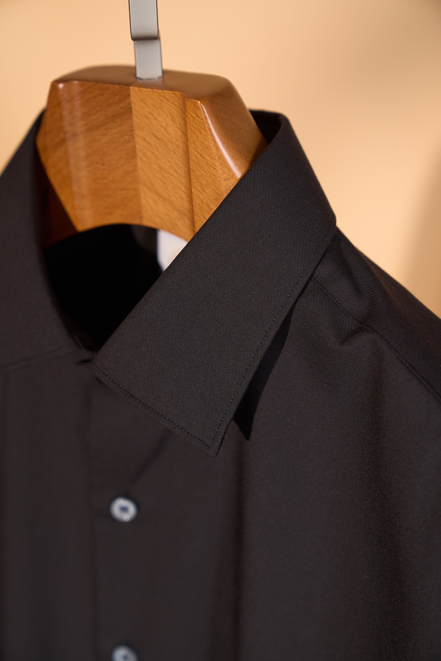 New#🟥brioni 新款来袭！高品质男士衬衫，面料柔软细腻斜纹面料通勤温莎领设计布里家族独特。精选 