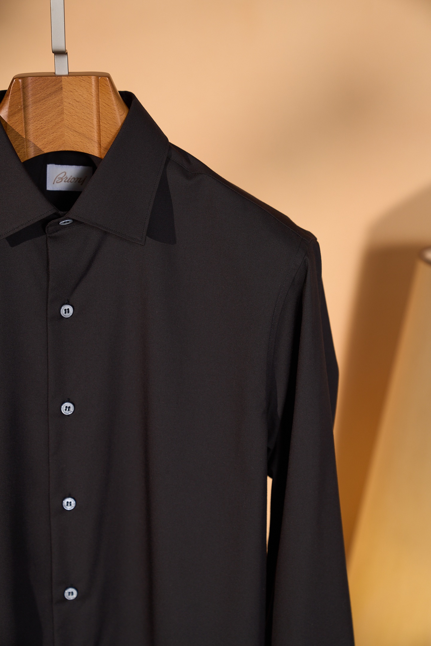 New#🟥brioni 新款来袭！高品质男士衬衫，面料柔软细腻斜纹面料通勤温莎领设计布里家族独特。精选 