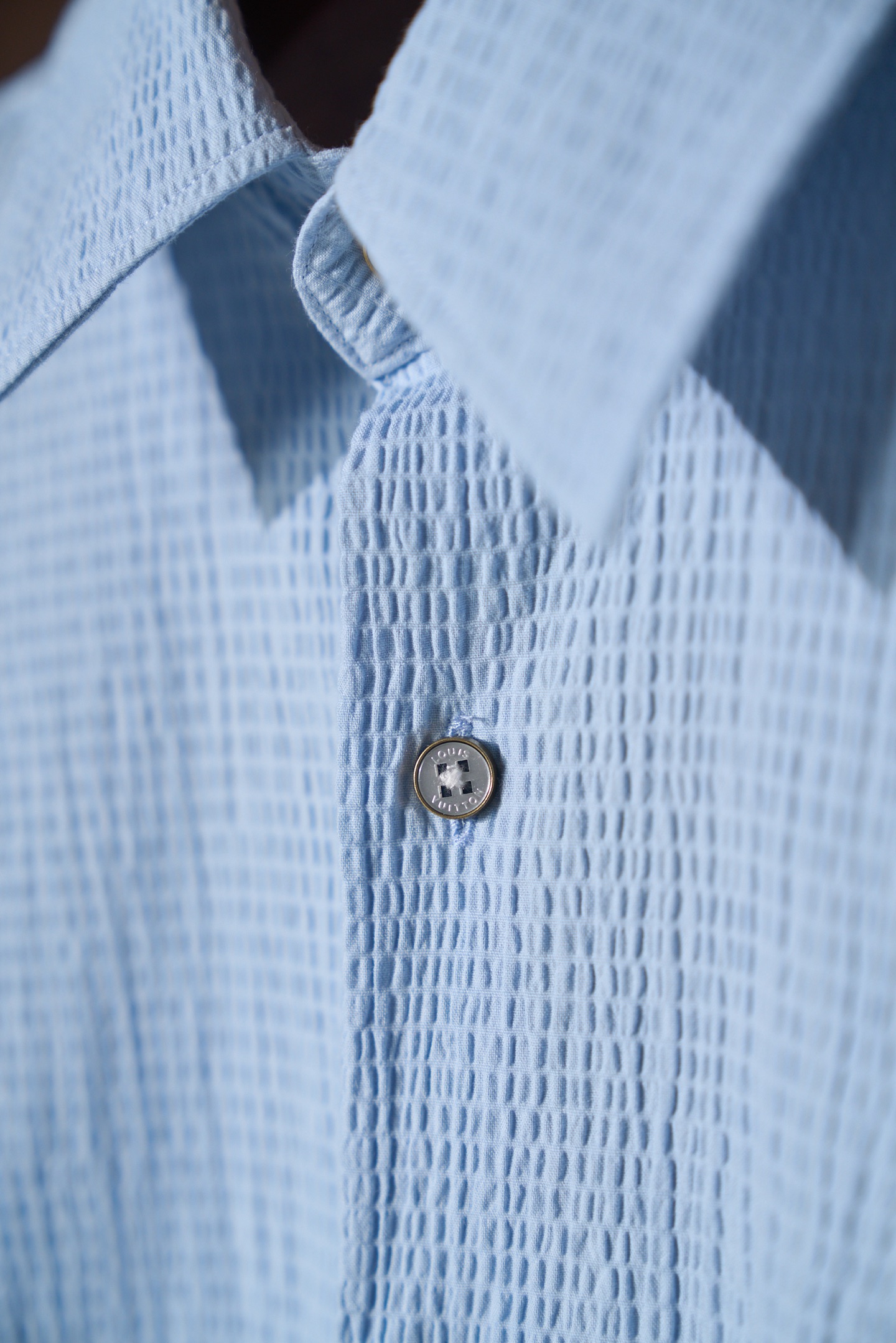 New#🟥「把晴空穿在身上，是Louis Vuitton独有的松弛高级感✨」浅天蓝色泡泡纱肌理自带空气感